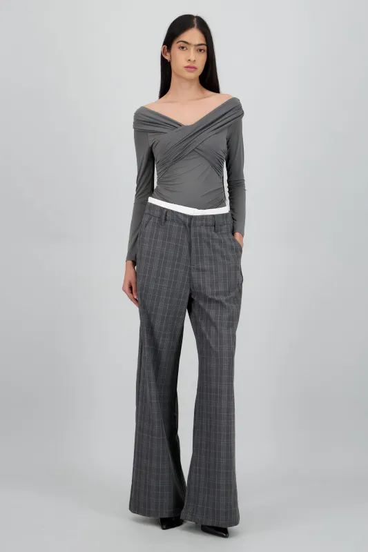 Pantalon recto de cuadros en contraste sold by Shasa