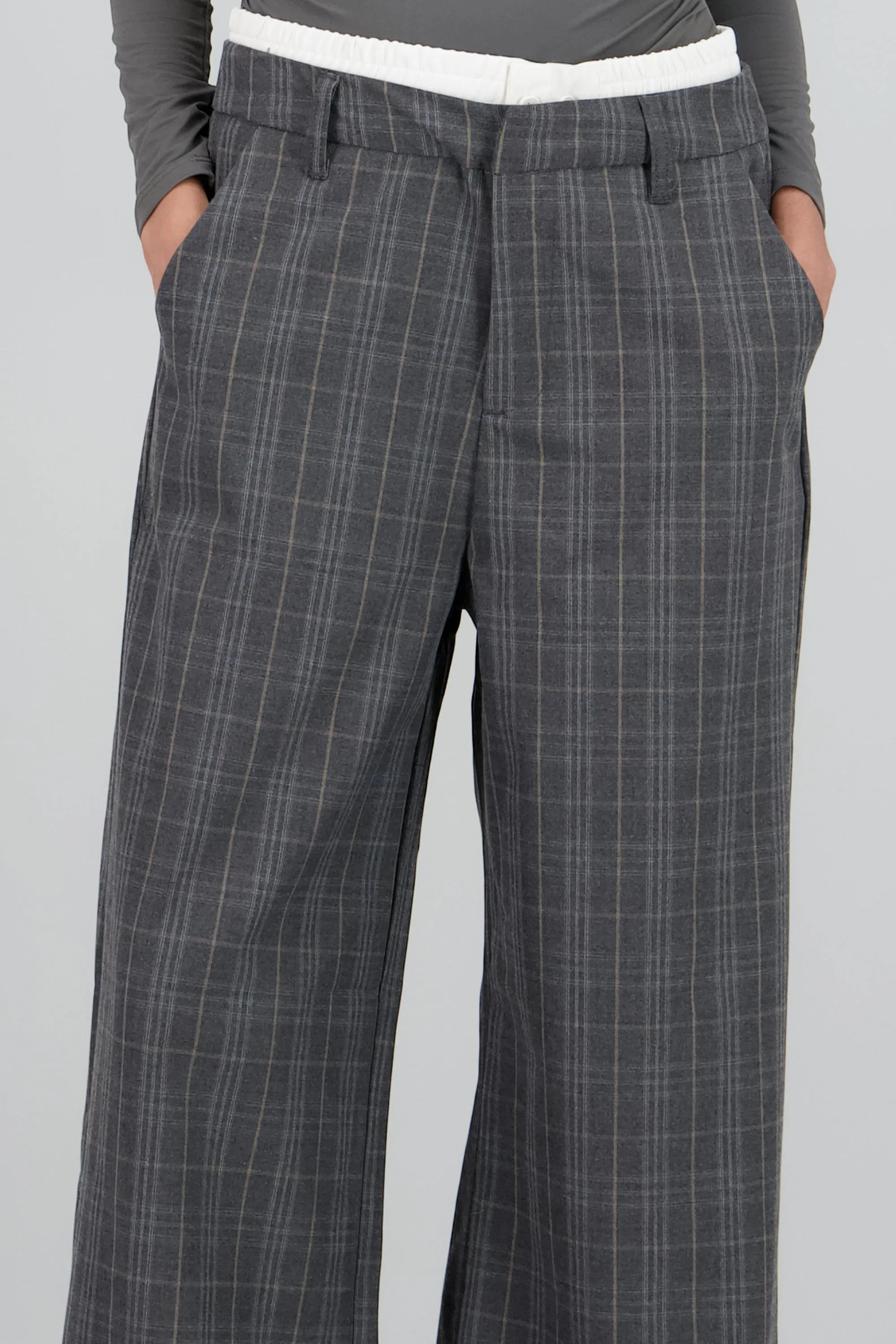 Pantalon recto de cuadros en contraste sold by Shasa product image thumbnail 5