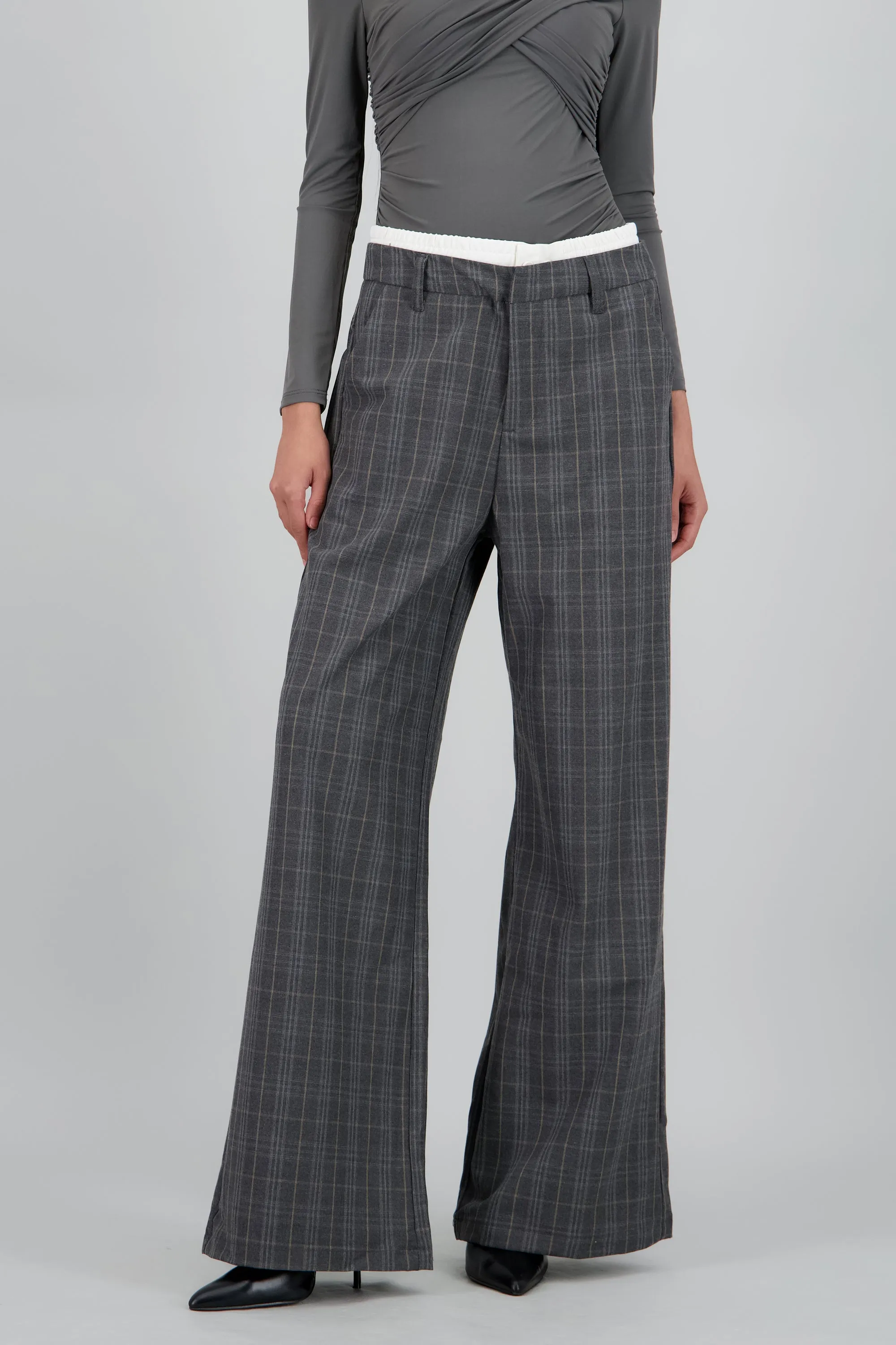 Pantalon recto de cuadros en contraste sold by Shasa product image thumbnail 2