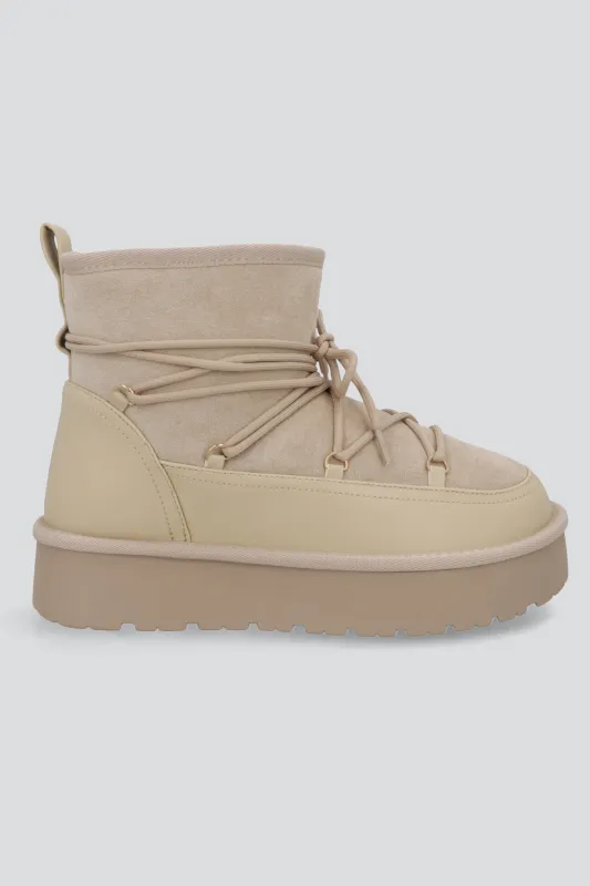 Bota invierno cordon plataforma sold by Shasa