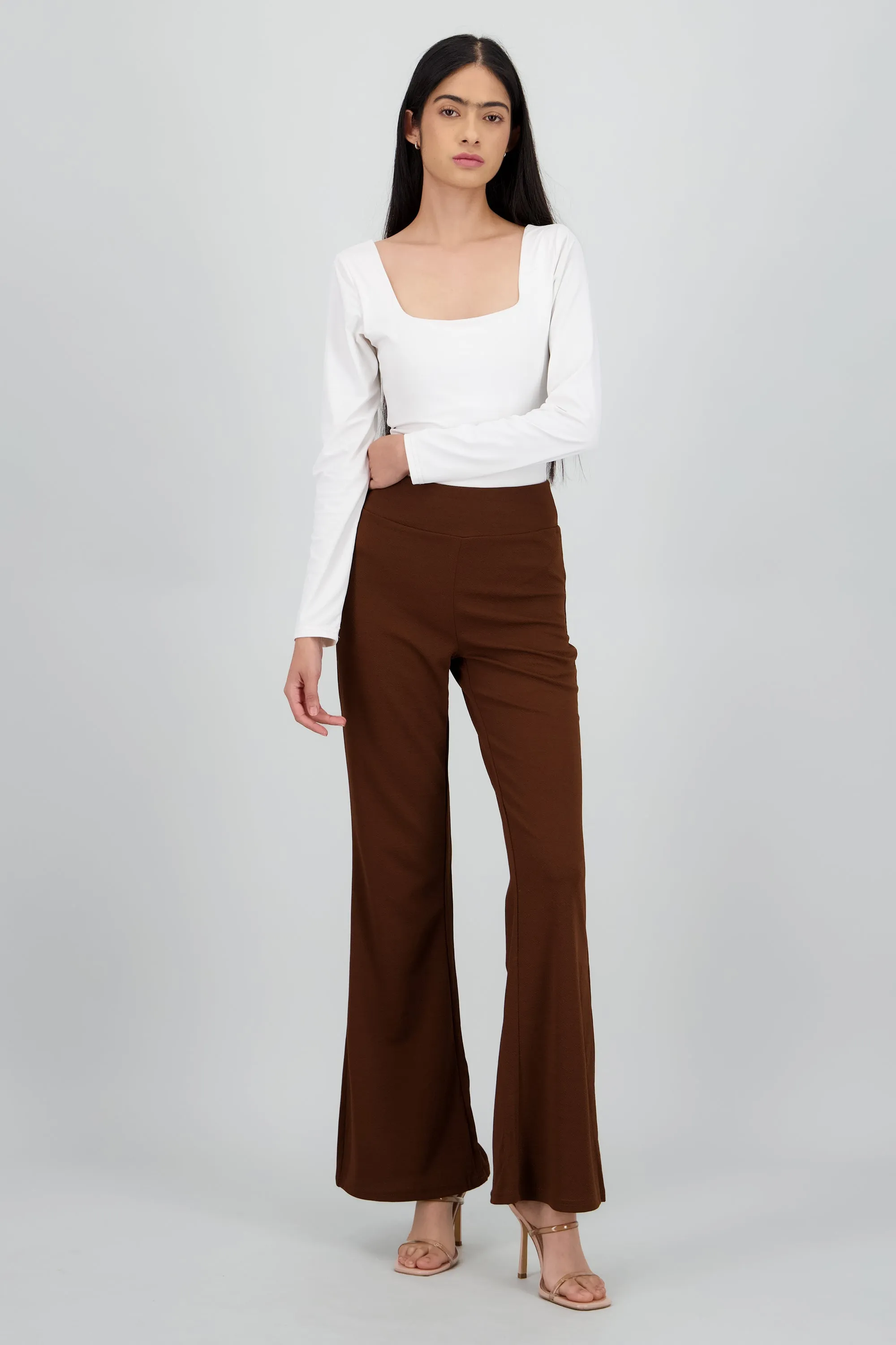 Pantalon pierna ancha liso sold by Shasa