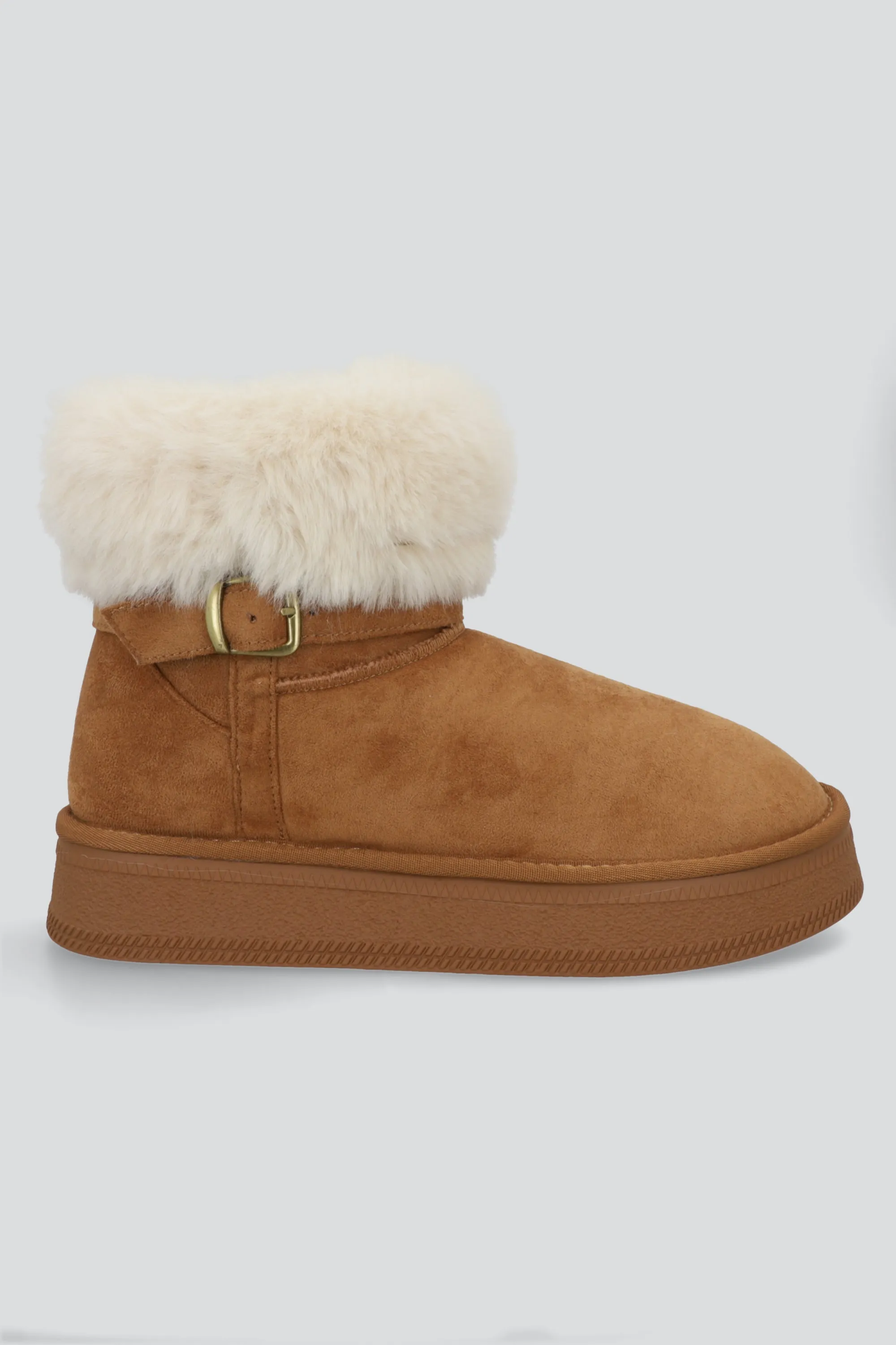 Bota invierno peluche plataforma sold by Shasa
