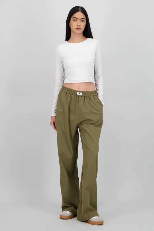 Pantalon liso recto detalle pretina sold by Shasa