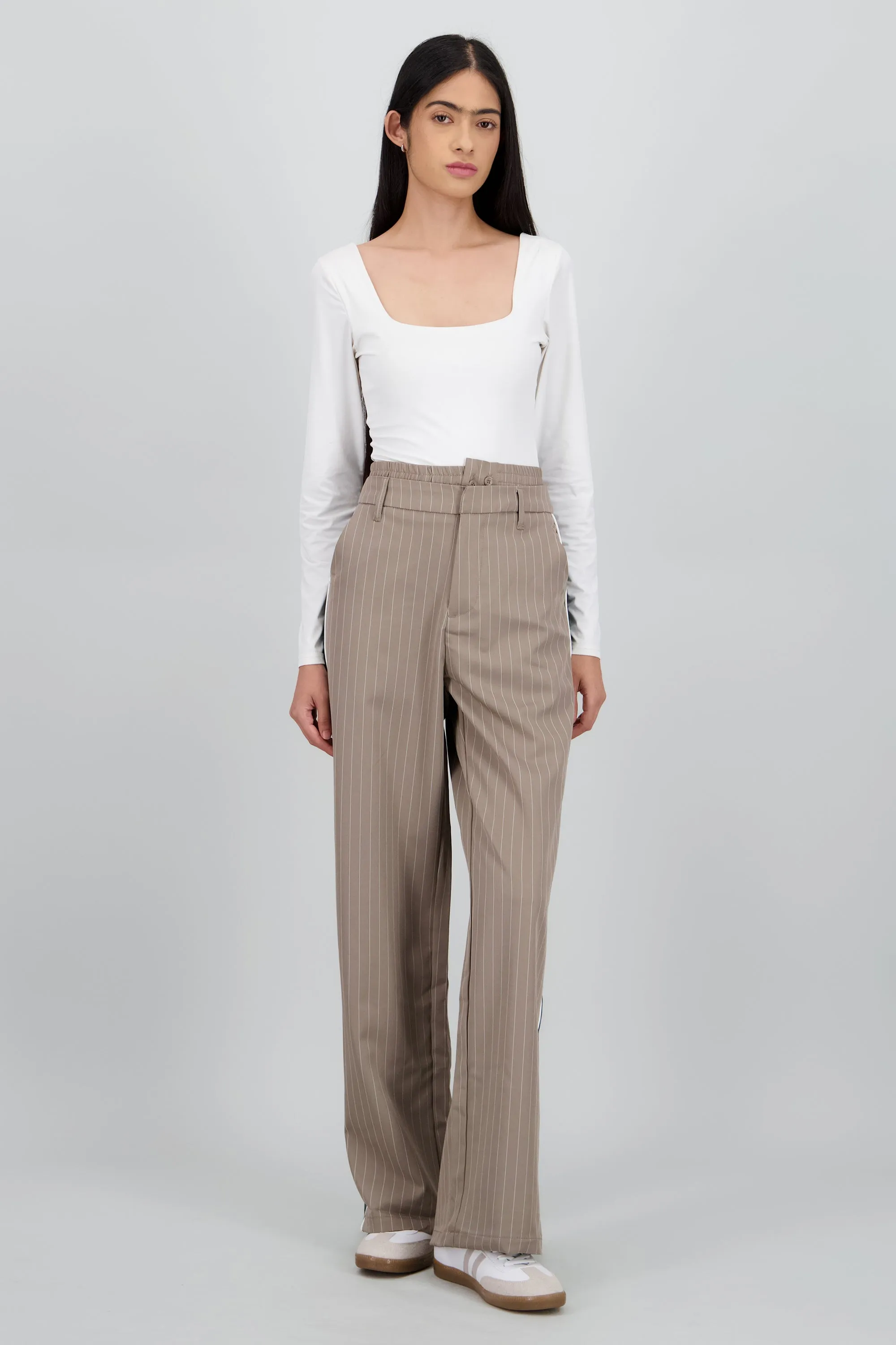 Pantalon recto doble pretina detalle raya sold by Shasa