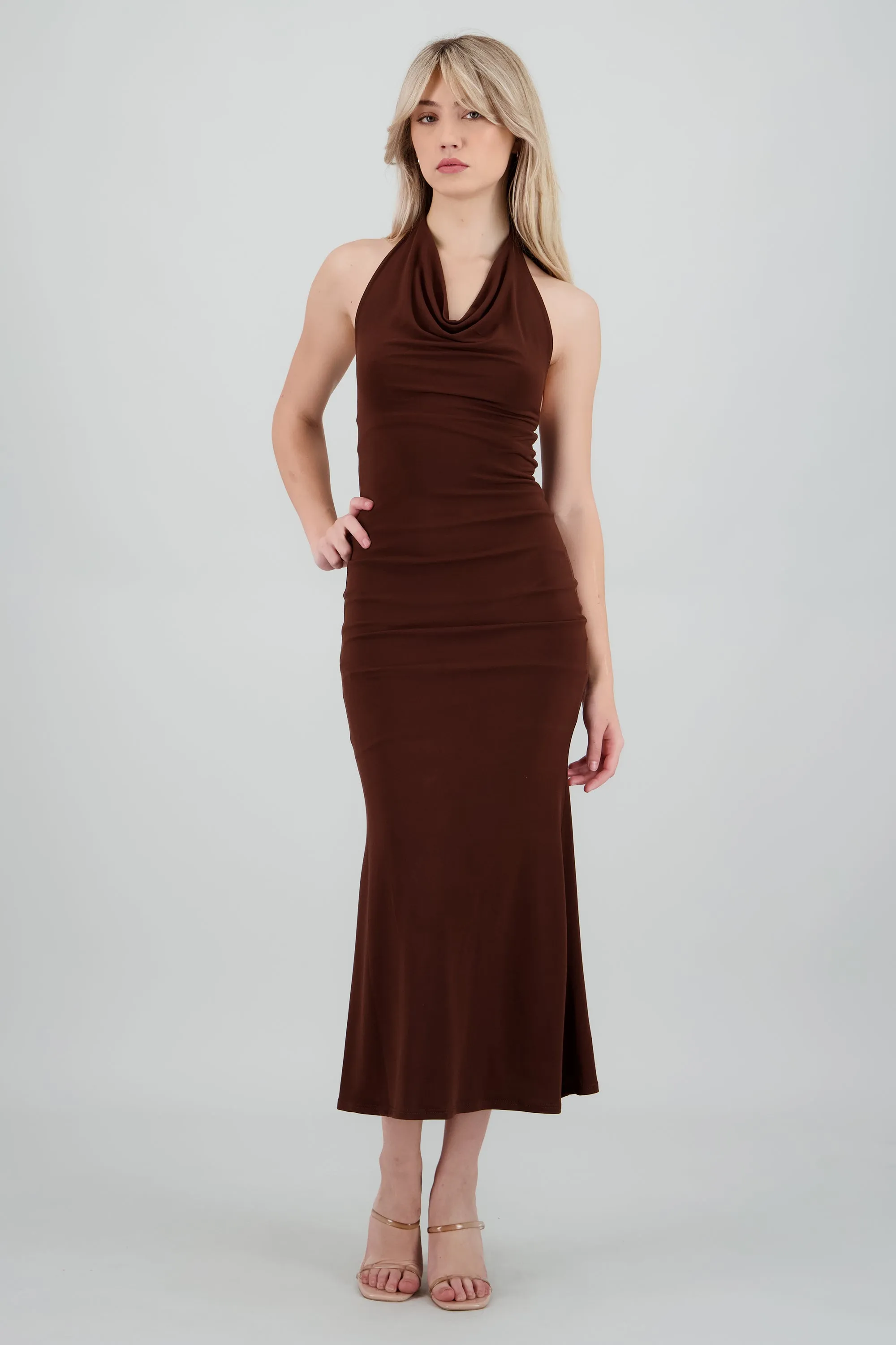 Vestido maxi halter escote columpio sold by Shasa