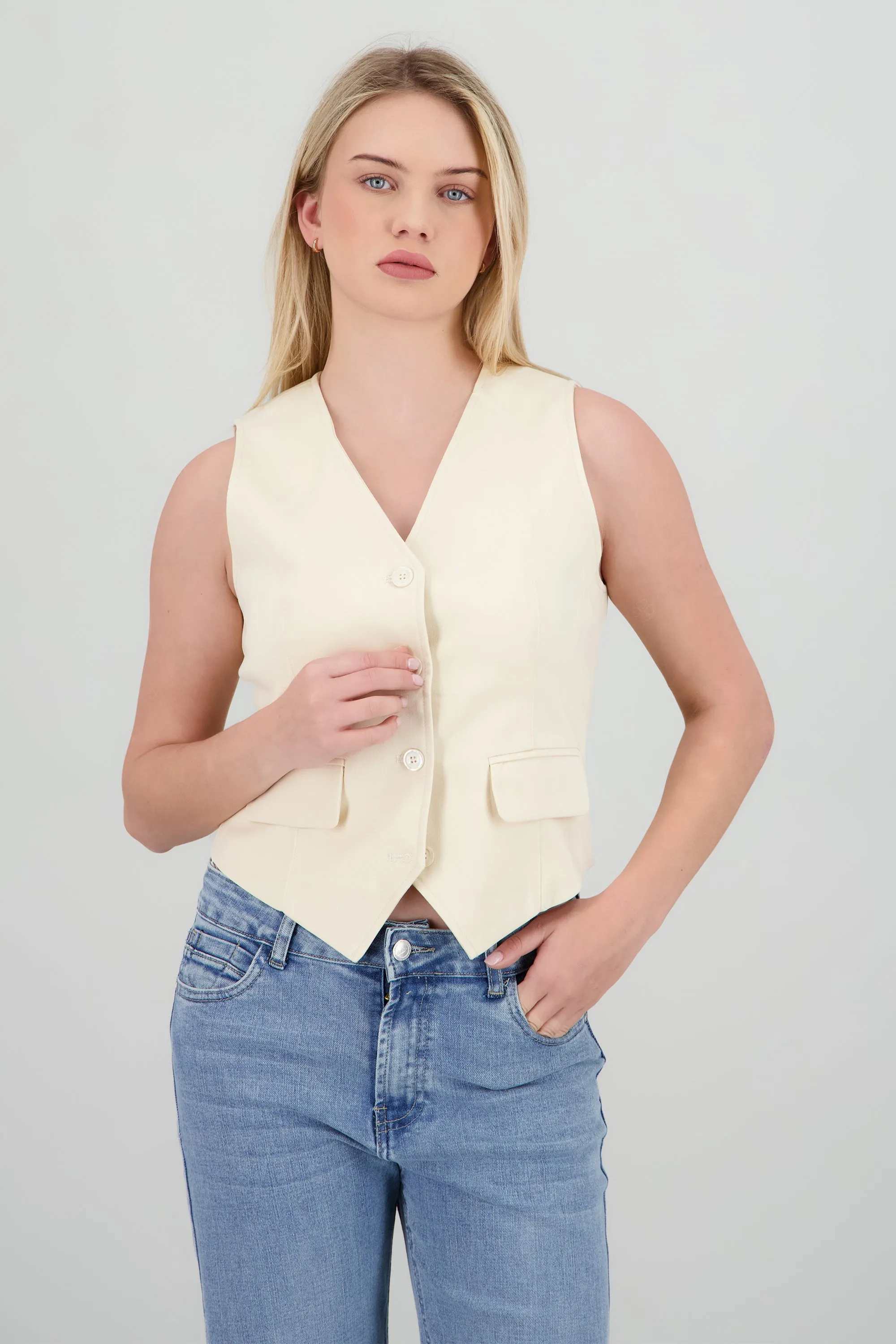 Chaleco crop liso detalle amarre espalda sold by Shasa