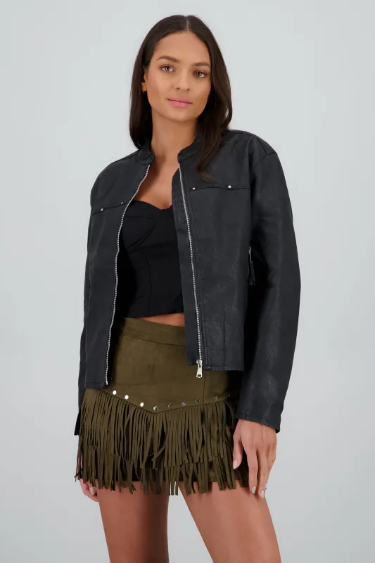 Chamarra efecto piel con bolsas sold by Shasa