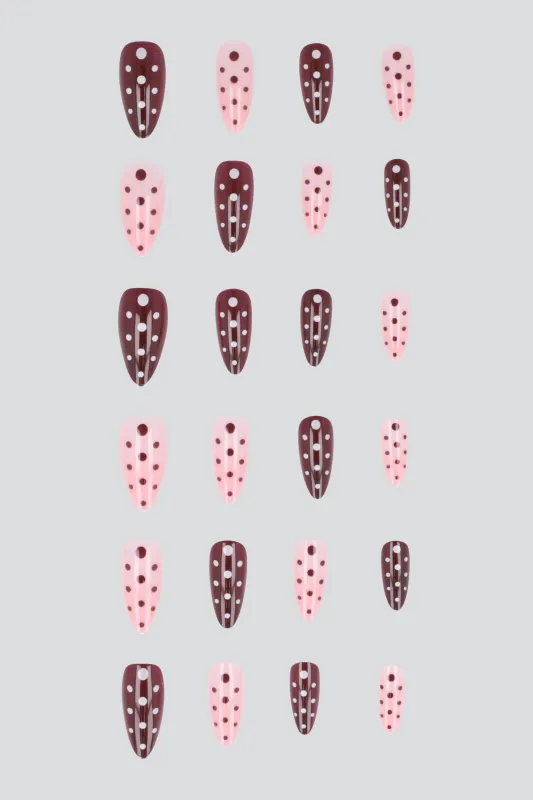 Set 24 uñas polka contraste sold by Shasa