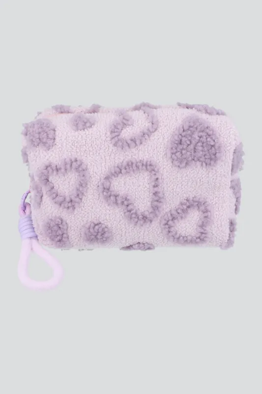 Cosmetiquera corazones peluche sold by Shasa