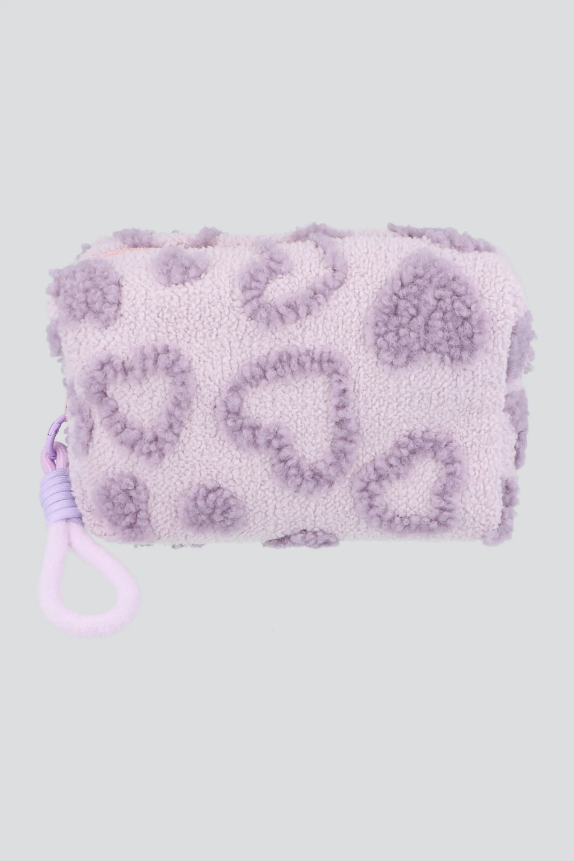 Cosmetiquera corazones peluche sold by Shasa