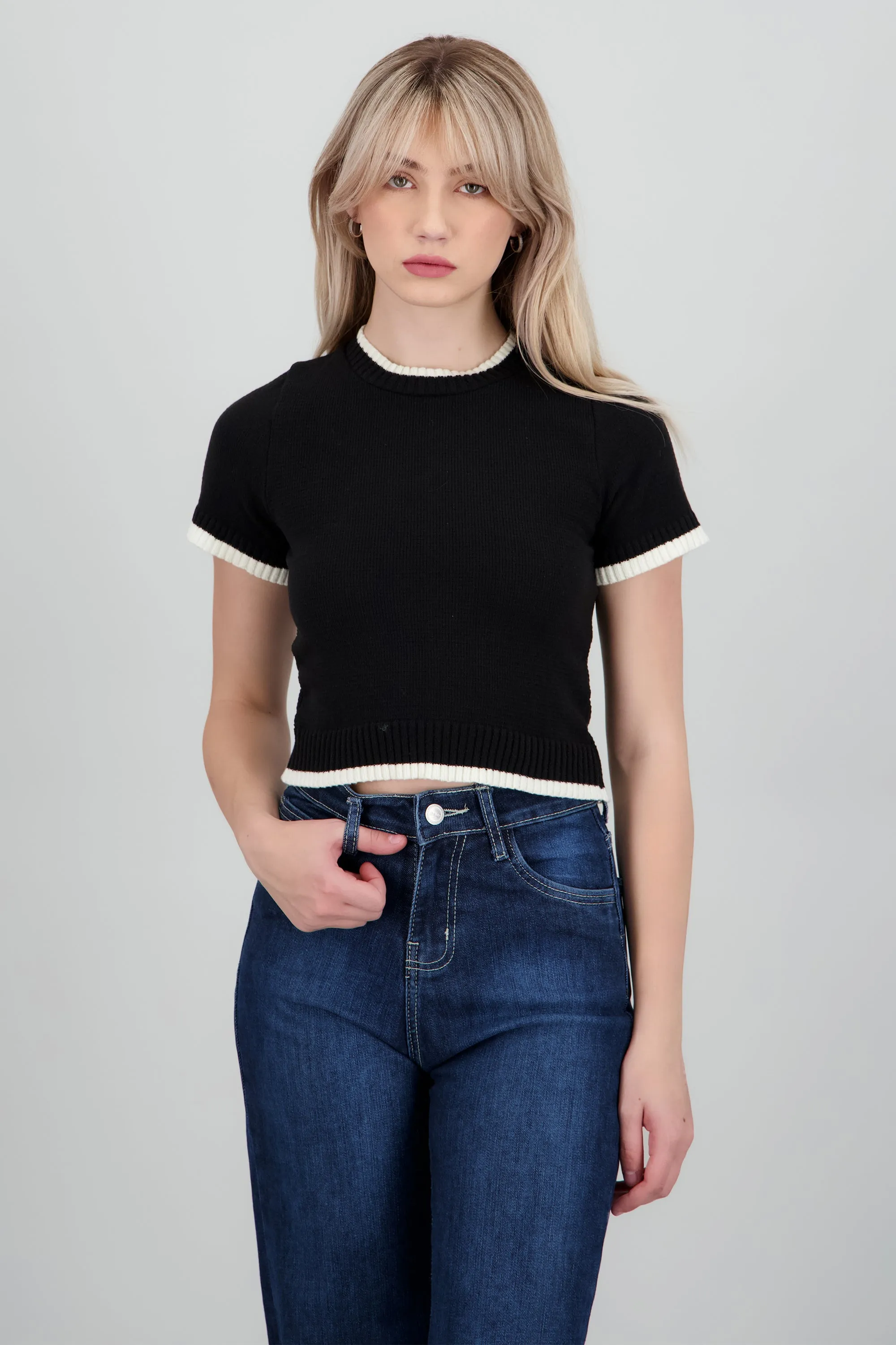 Top tejido manga corta contraste sold by Shasa