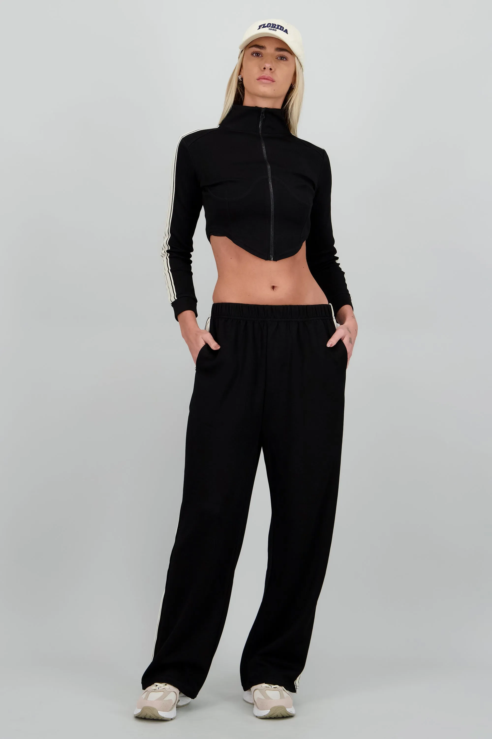 Pants lineas contraste sold by Shasa