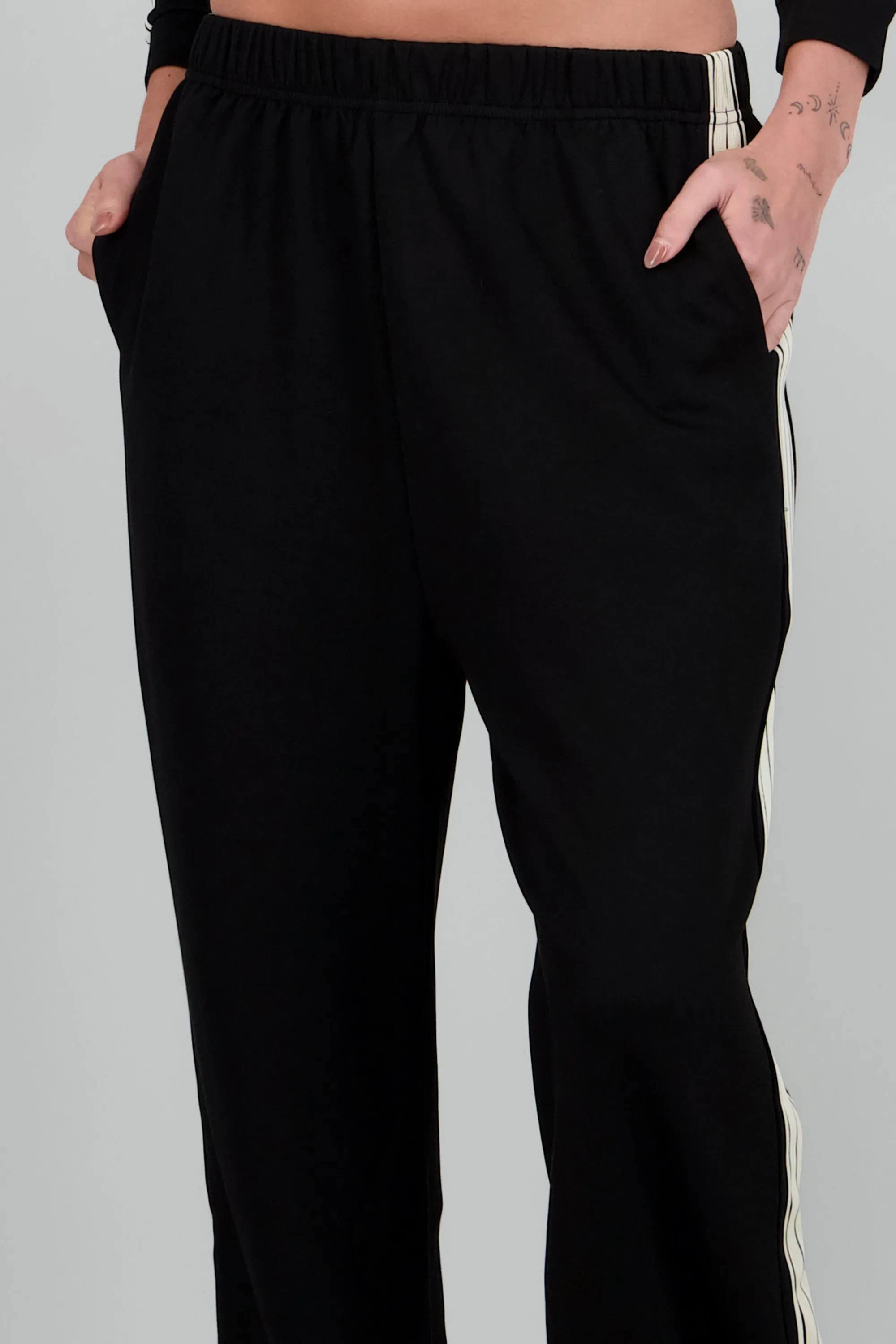 Pants lineas contraste sold by Shasa product image thumbnail 5