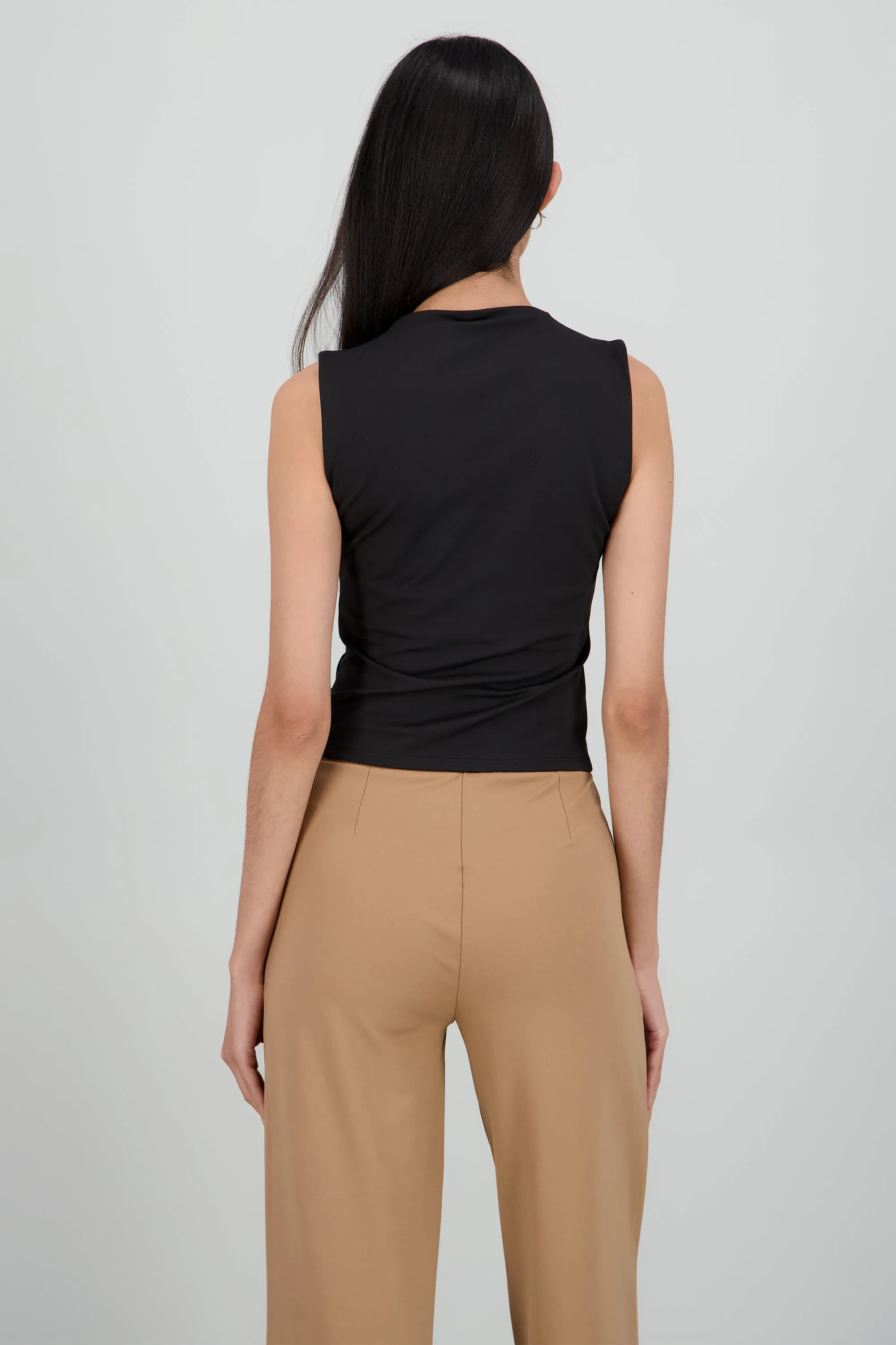 Top sin mangas detalle cuello sold by Shasa product image thumbnail 4