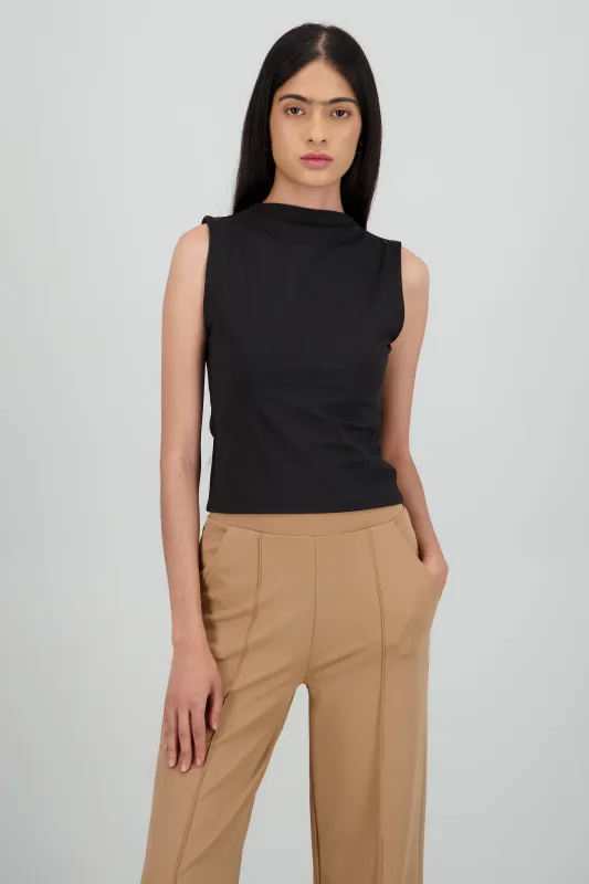 Top sin mangas detalle cuello sold by Shasa