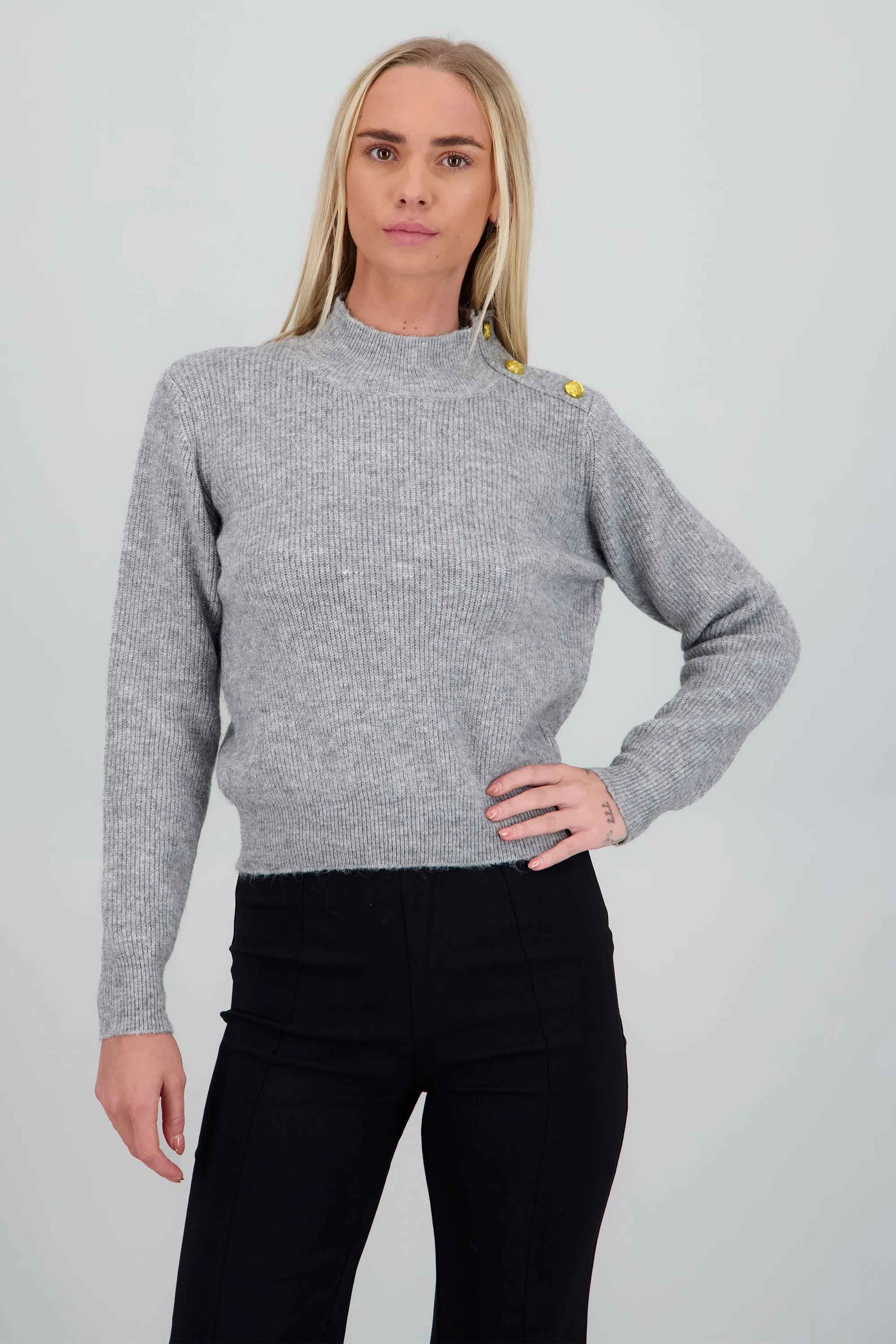 sueter cuello medio detalle botones sold by Shasa