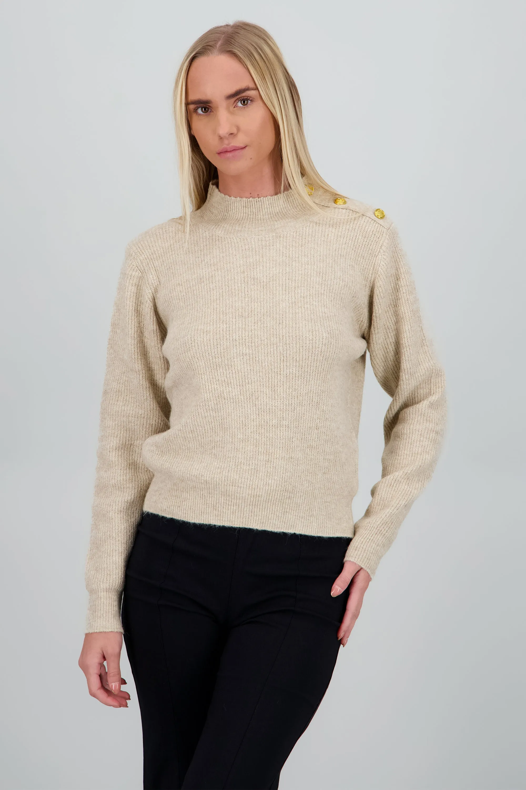 sueter cuello medio detalle botones sold by Shasa