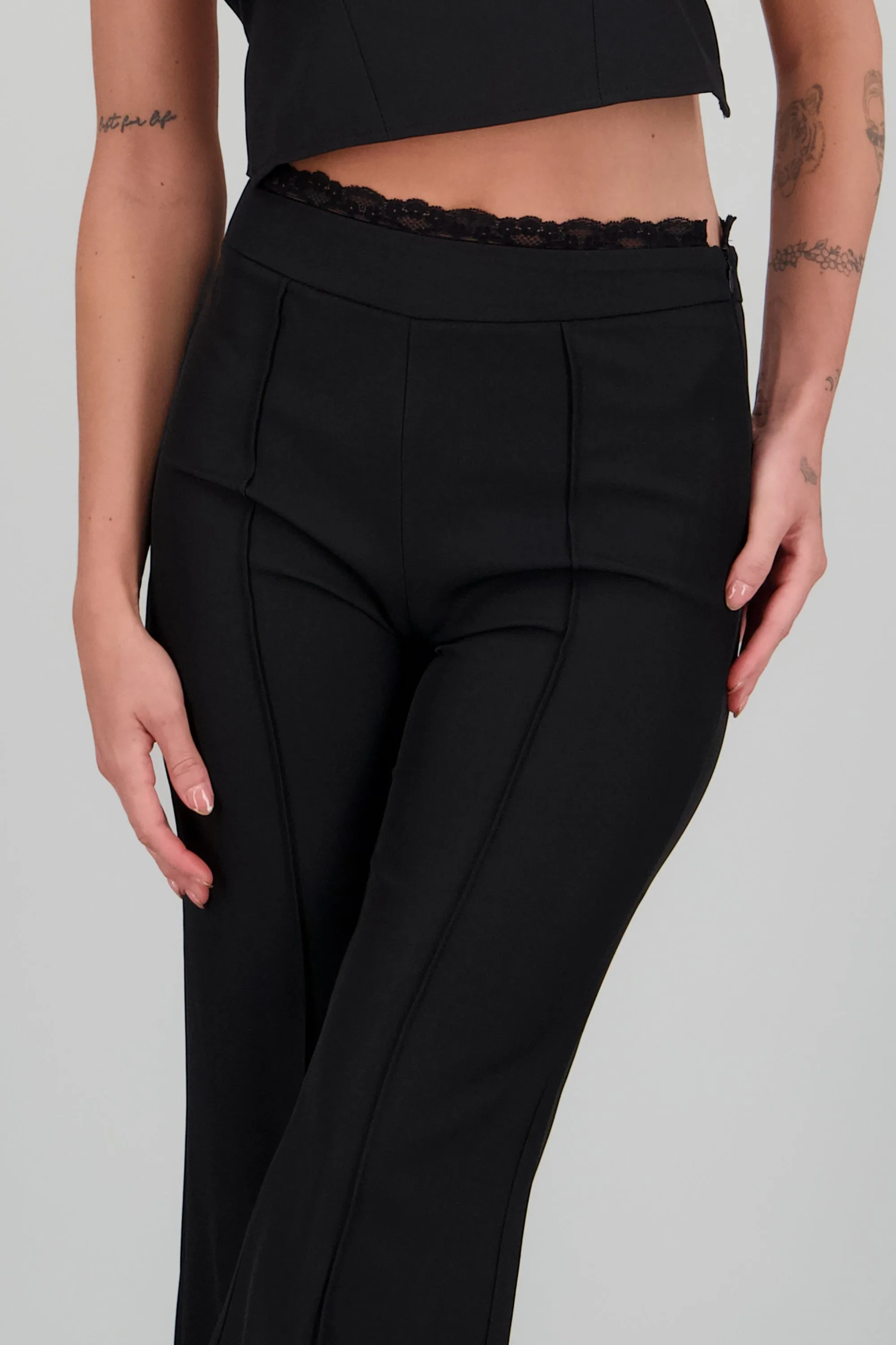 Pantalon sastreado detalle encaje pretina sold by Shasa product image thumbnail 5