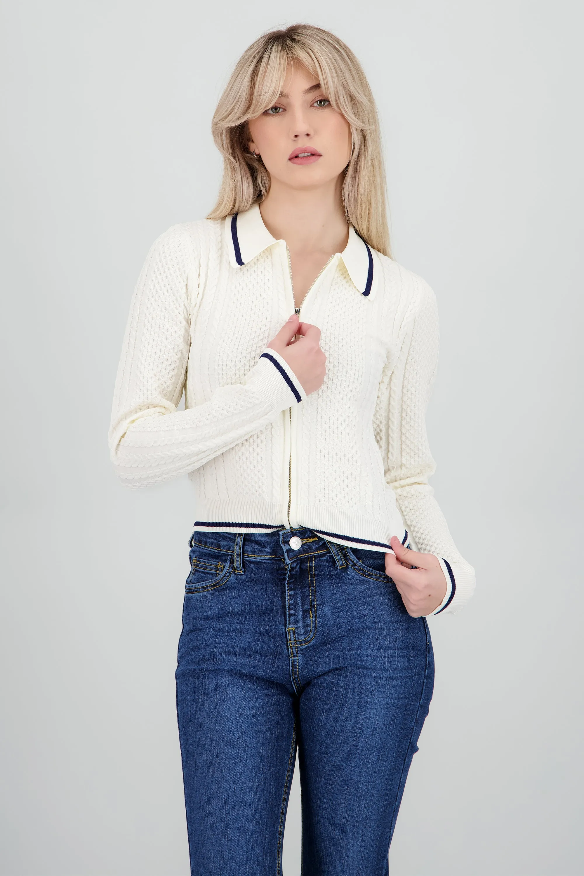 Chamarra tejida linea contrastes sold by Shasa