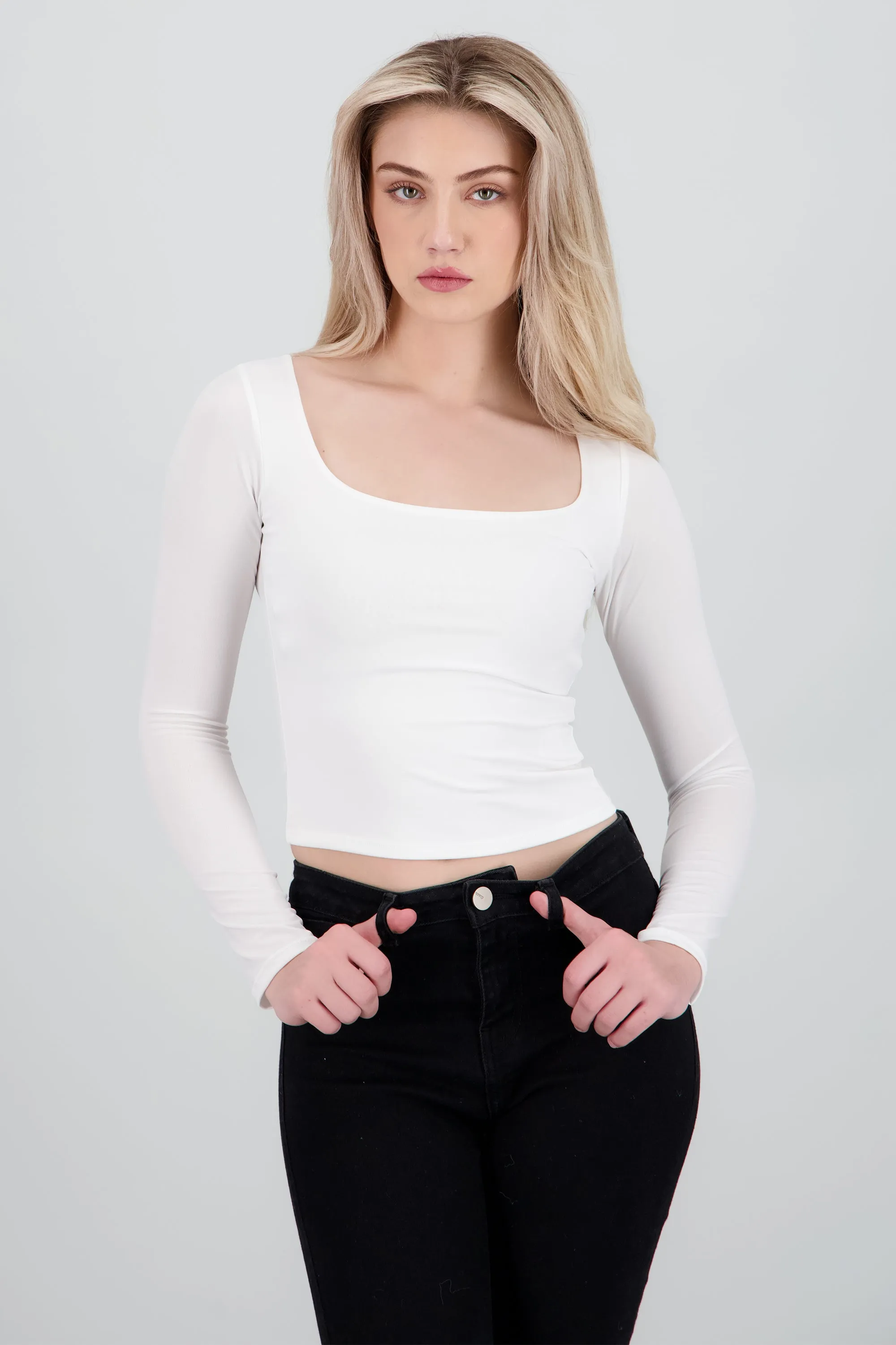 Top escote redondo manga larga sold by Shasa