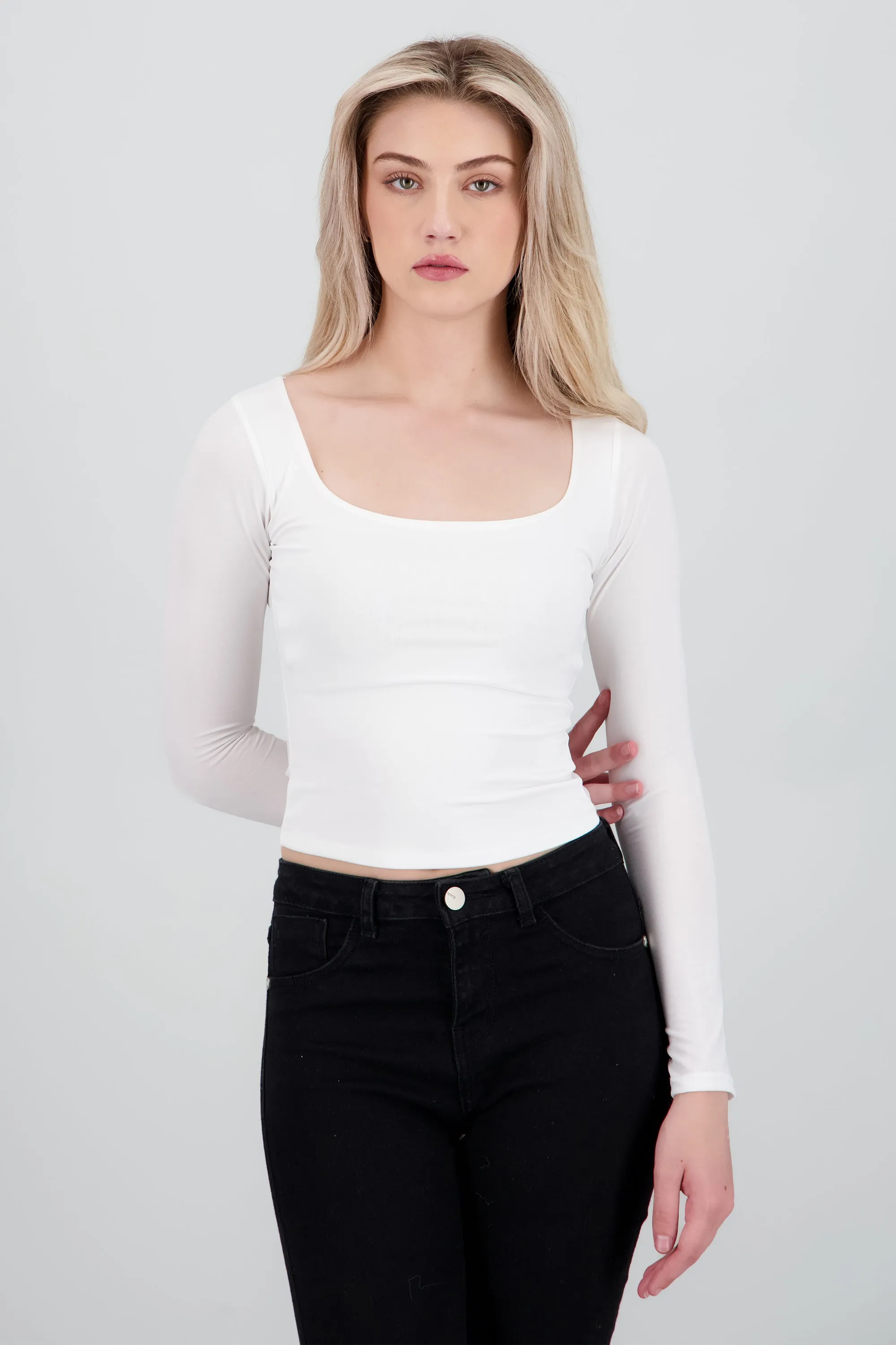 Top escote redondo manga larga sold by Shasa product image thumbnail 2