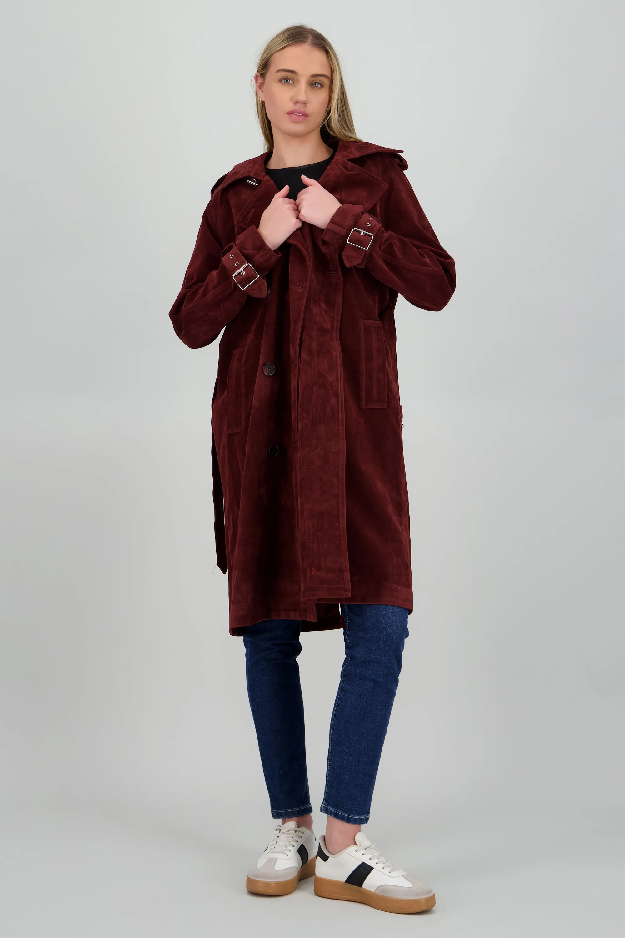 Gabardina larga suede sold by Shasa