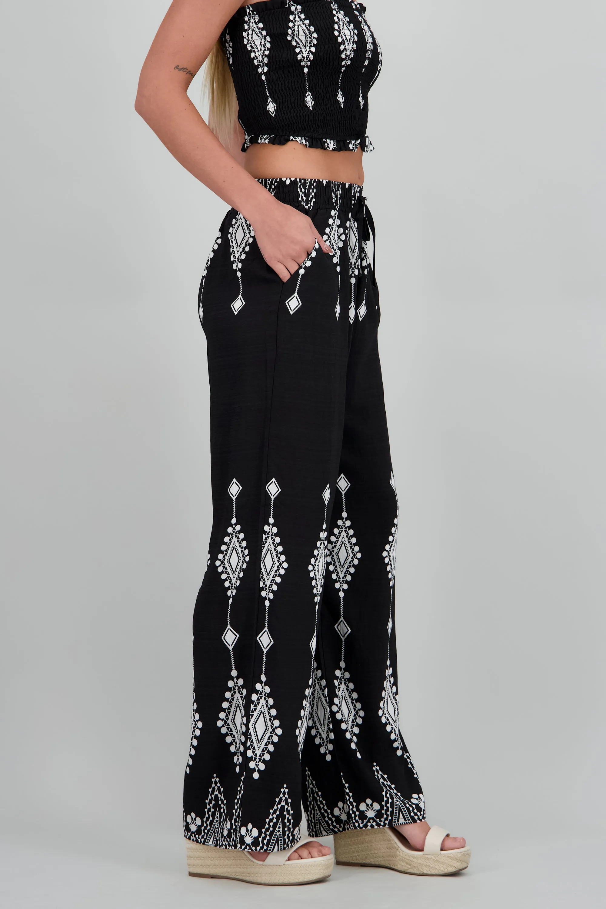 Pantalon amplio estampado tribal sold by Shasa product image thumbnail 3