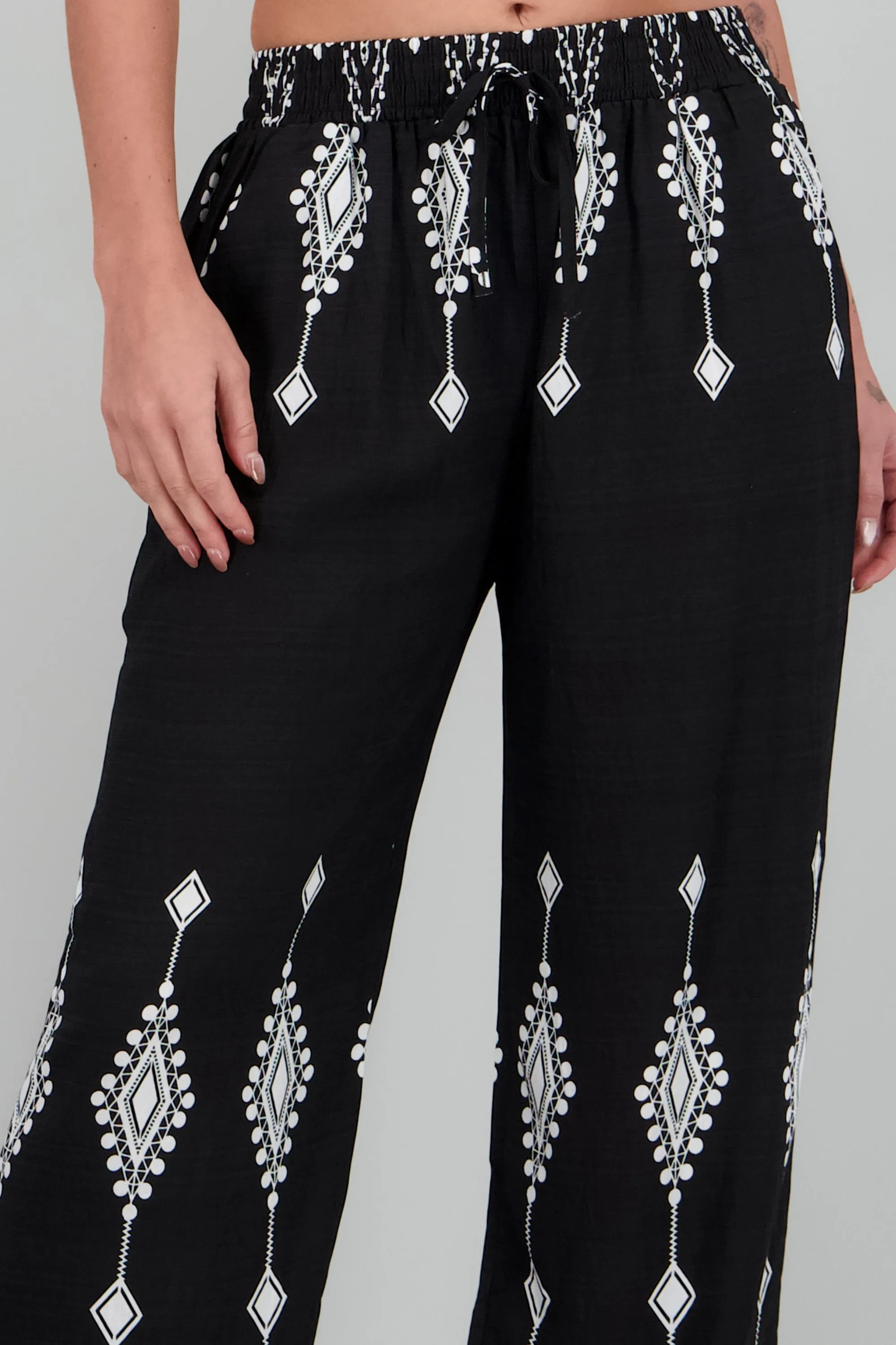 Pantalon amplio estampado tribal sold by Shasa product image thumbnail 5