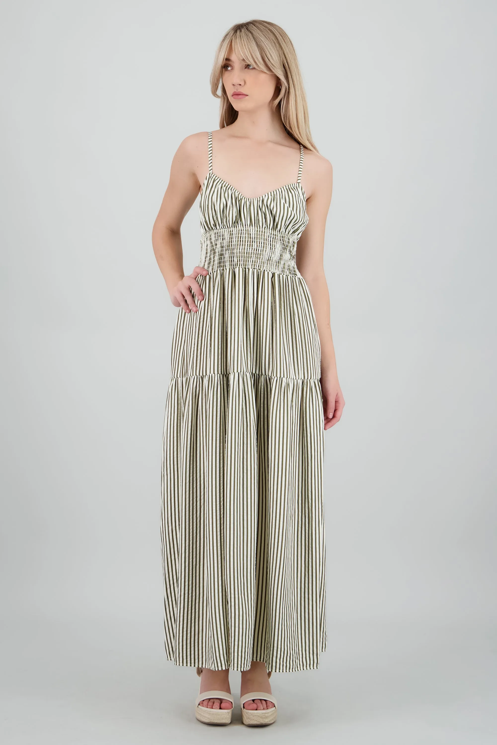 Vestido maxi lineas escote espalda sold by Shasa