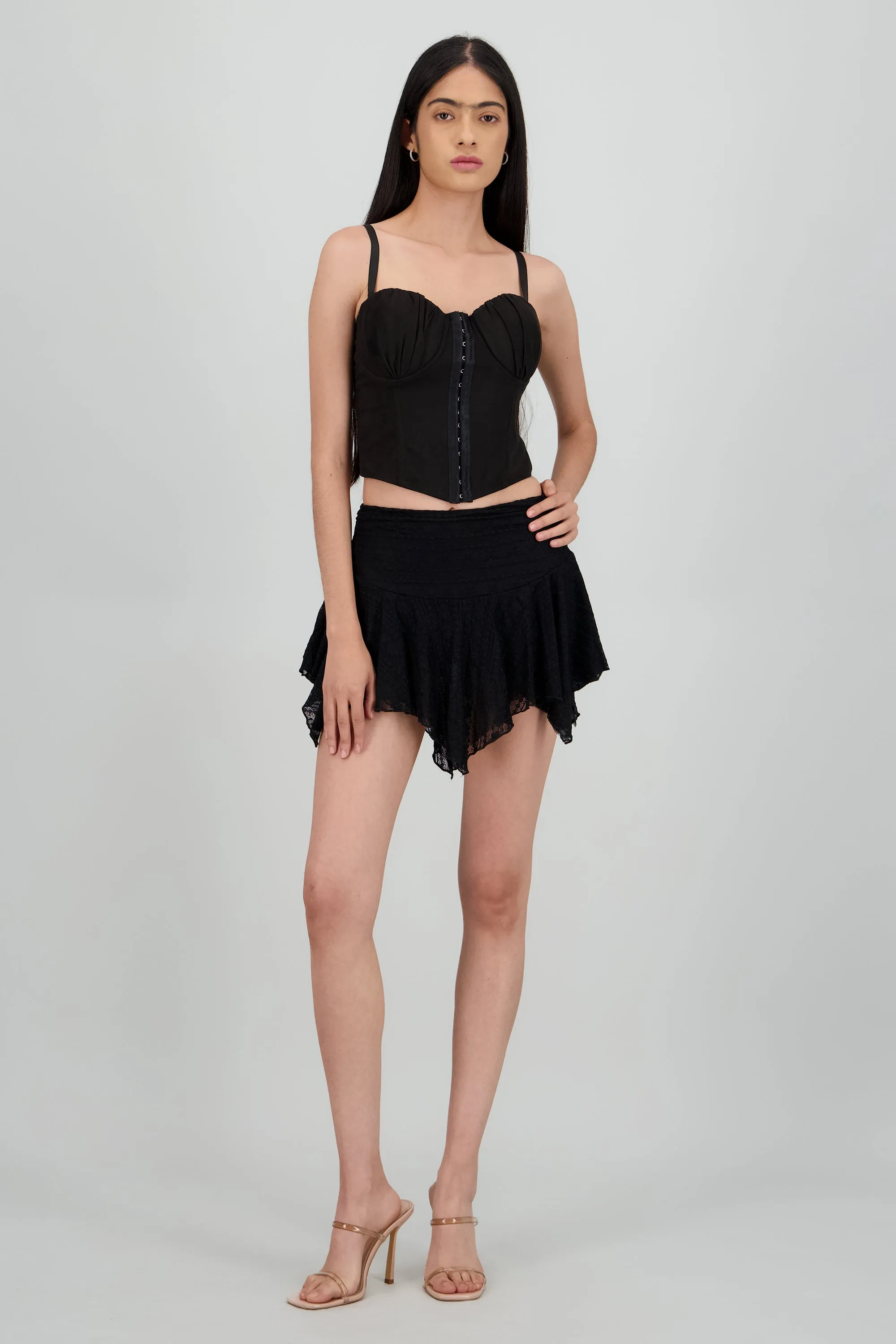 Falda mini encaje sold by Shasa