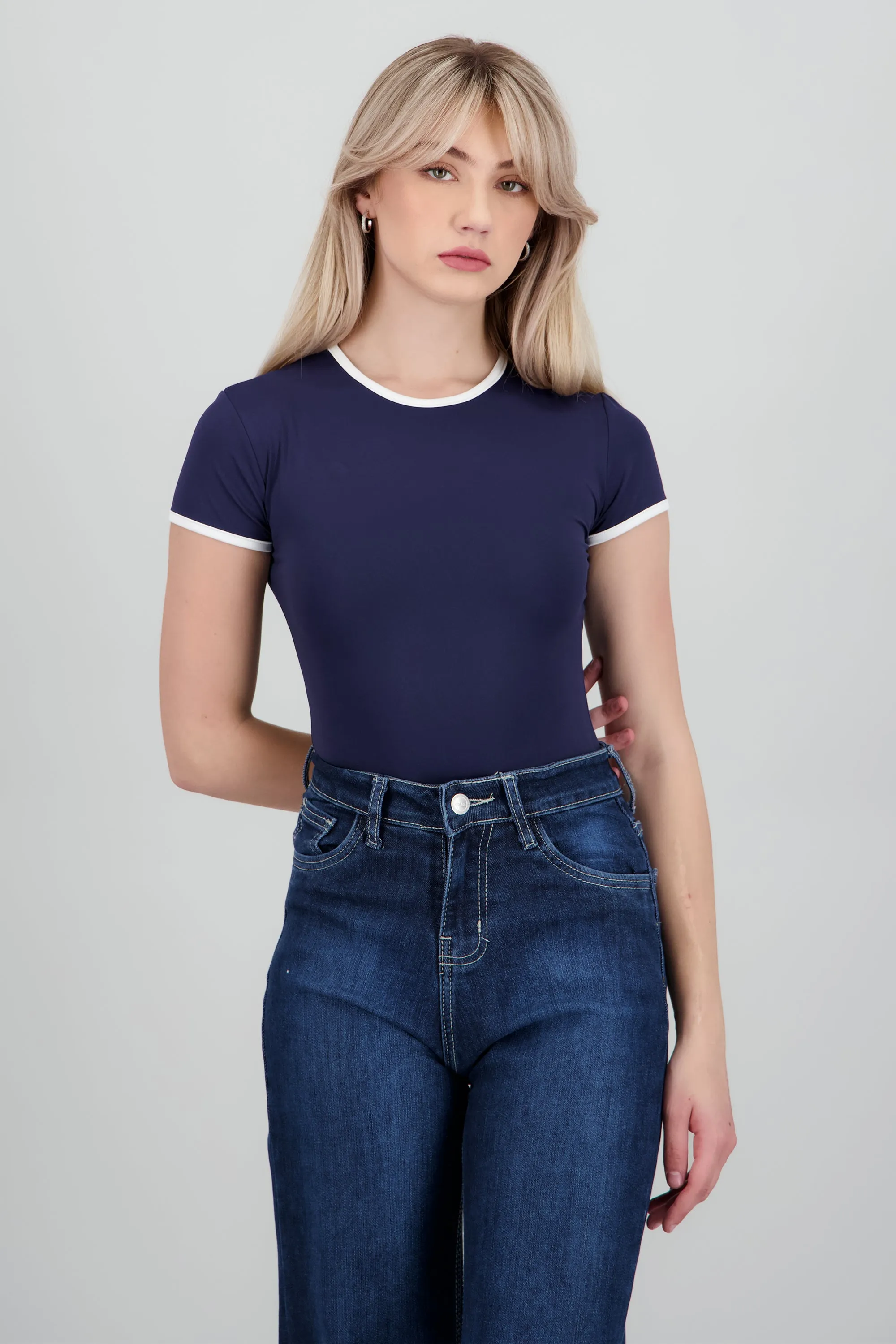 Body escote redondo contraste sold by Shasa