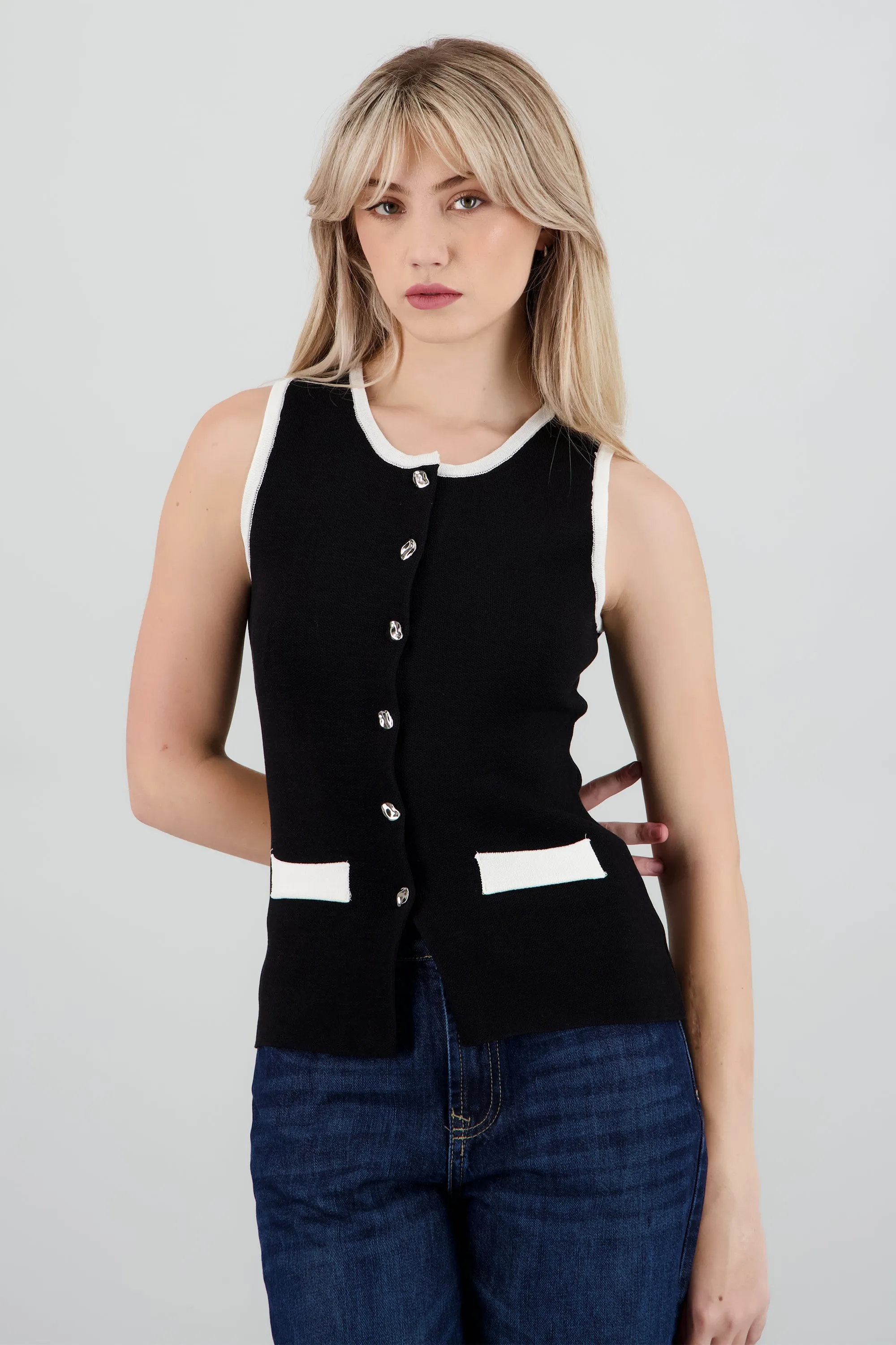 Chaleco con botones contraste sold by Shasa product image thumbnail 2