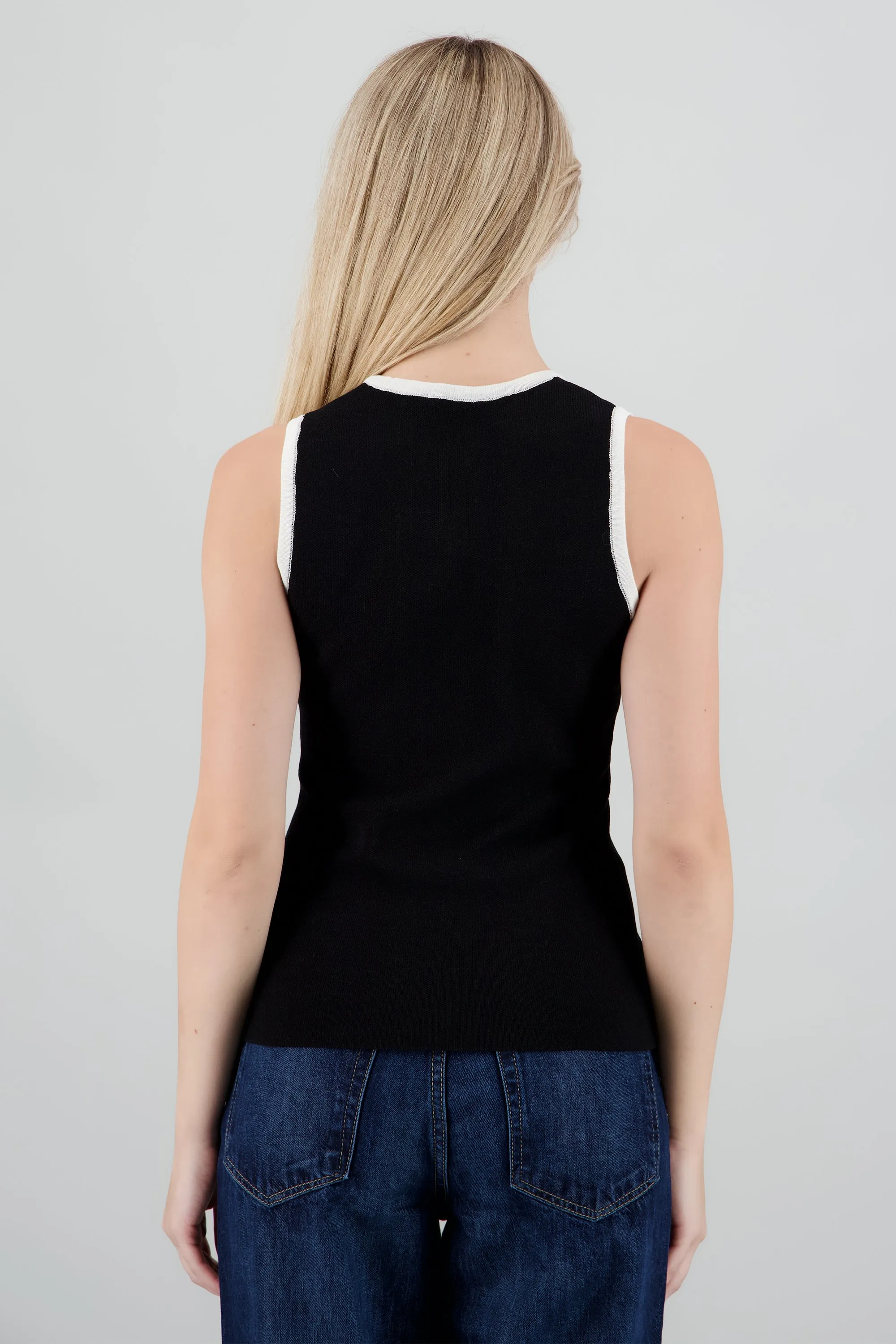 Chaleco con botones contraste sold by Shasa product image thumbnail 3