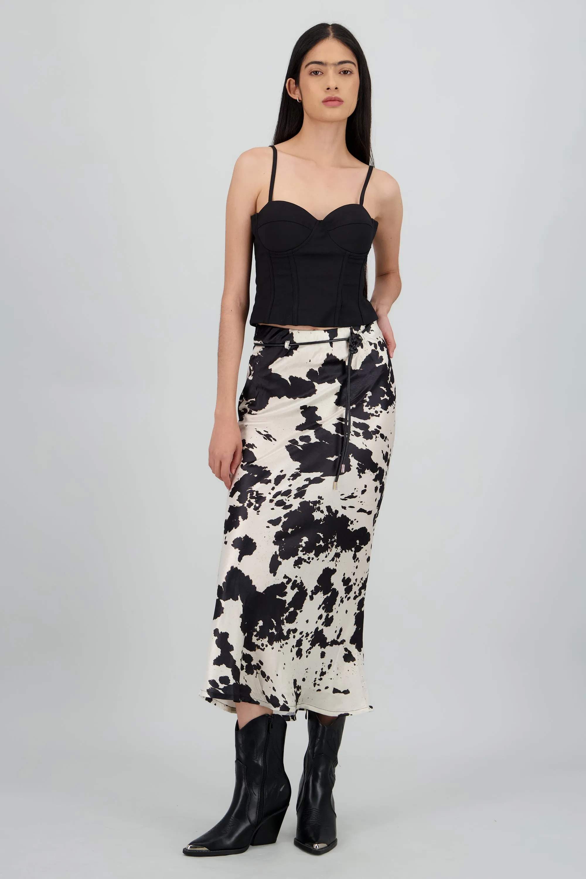 Falda estampado vaca con cinuron sold by Shasa