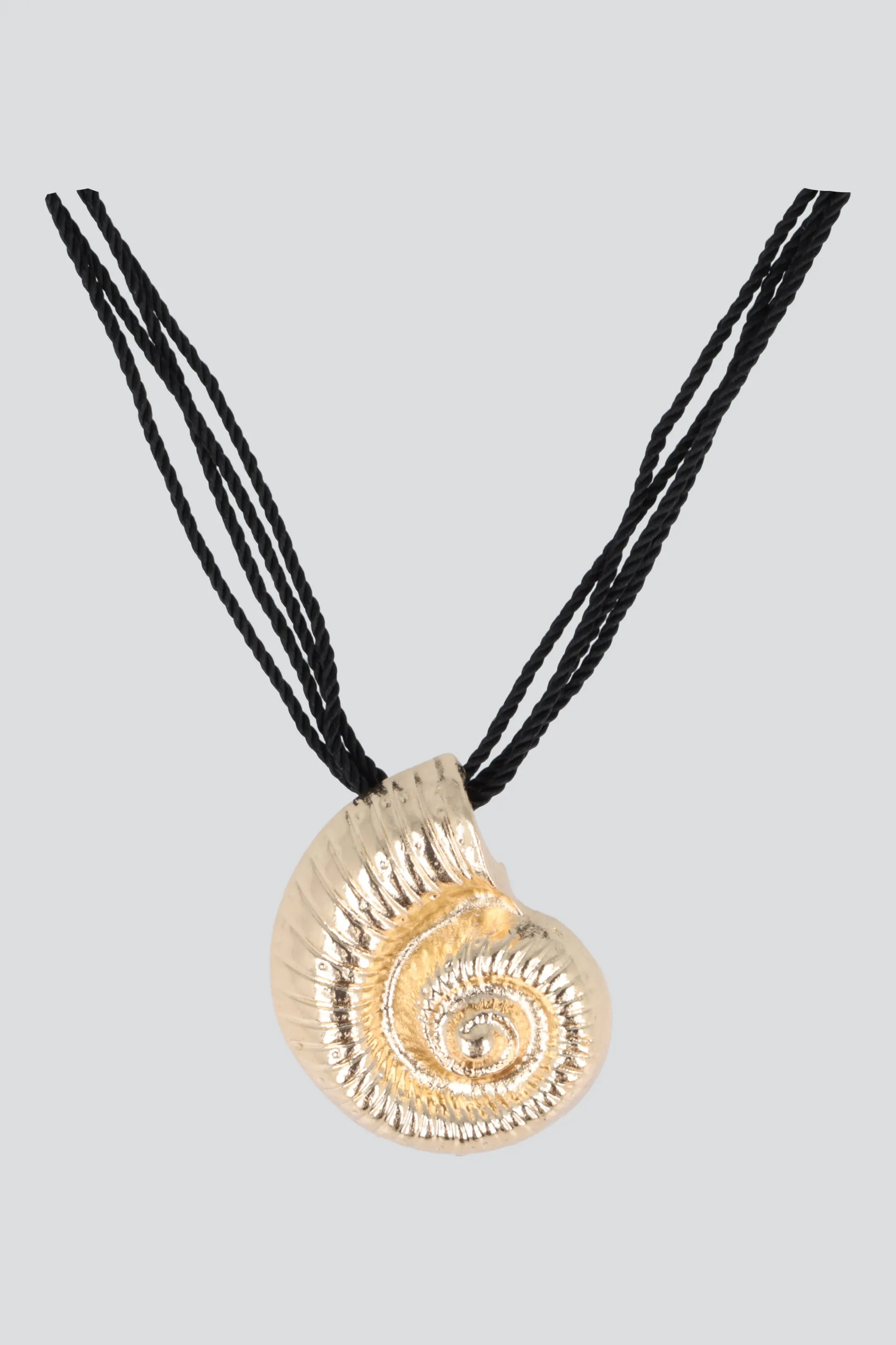 COLLAR MAXI CARACOLA METAL sold by Shasa