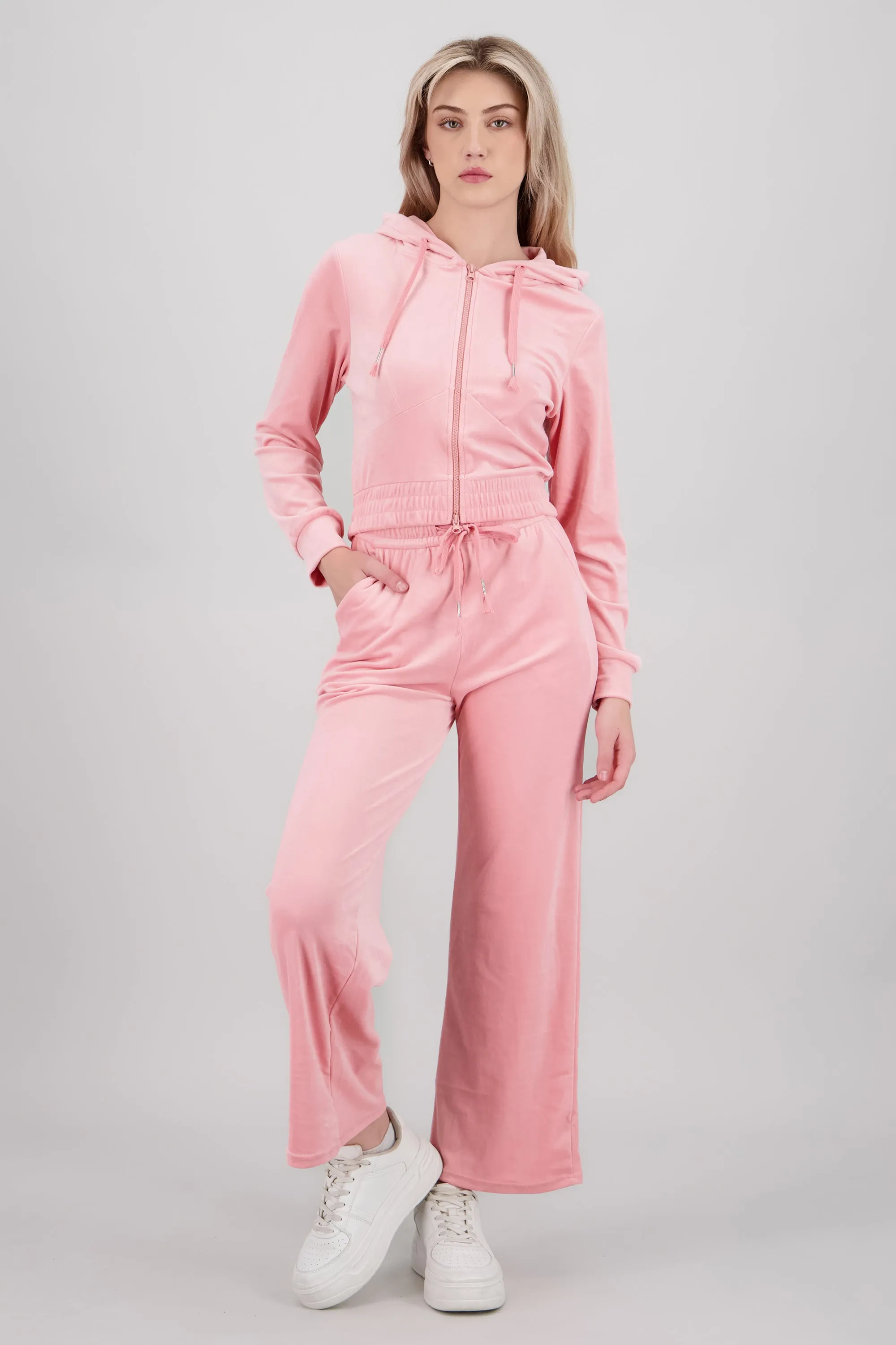 Jogger velvet bolsas sold by Shasa