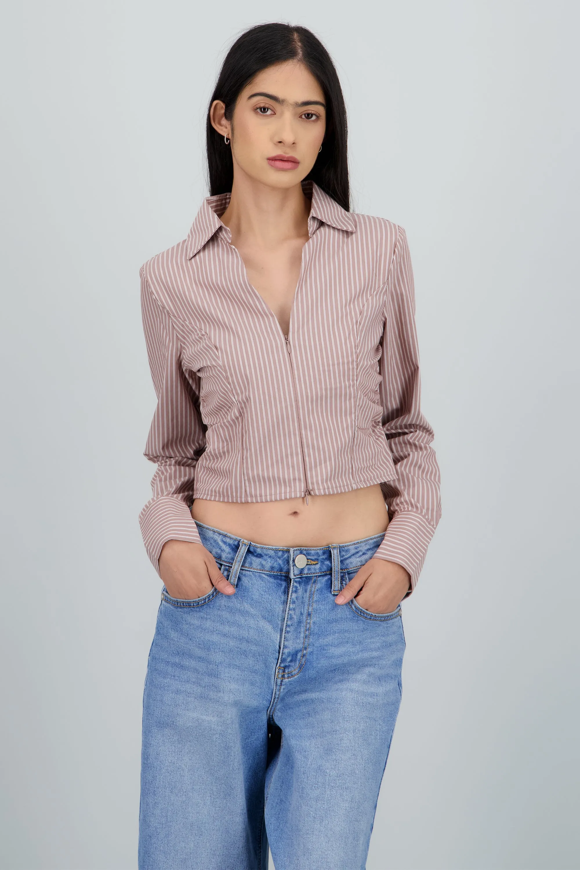 Blusa escote V cierre rayas sold by Shasa