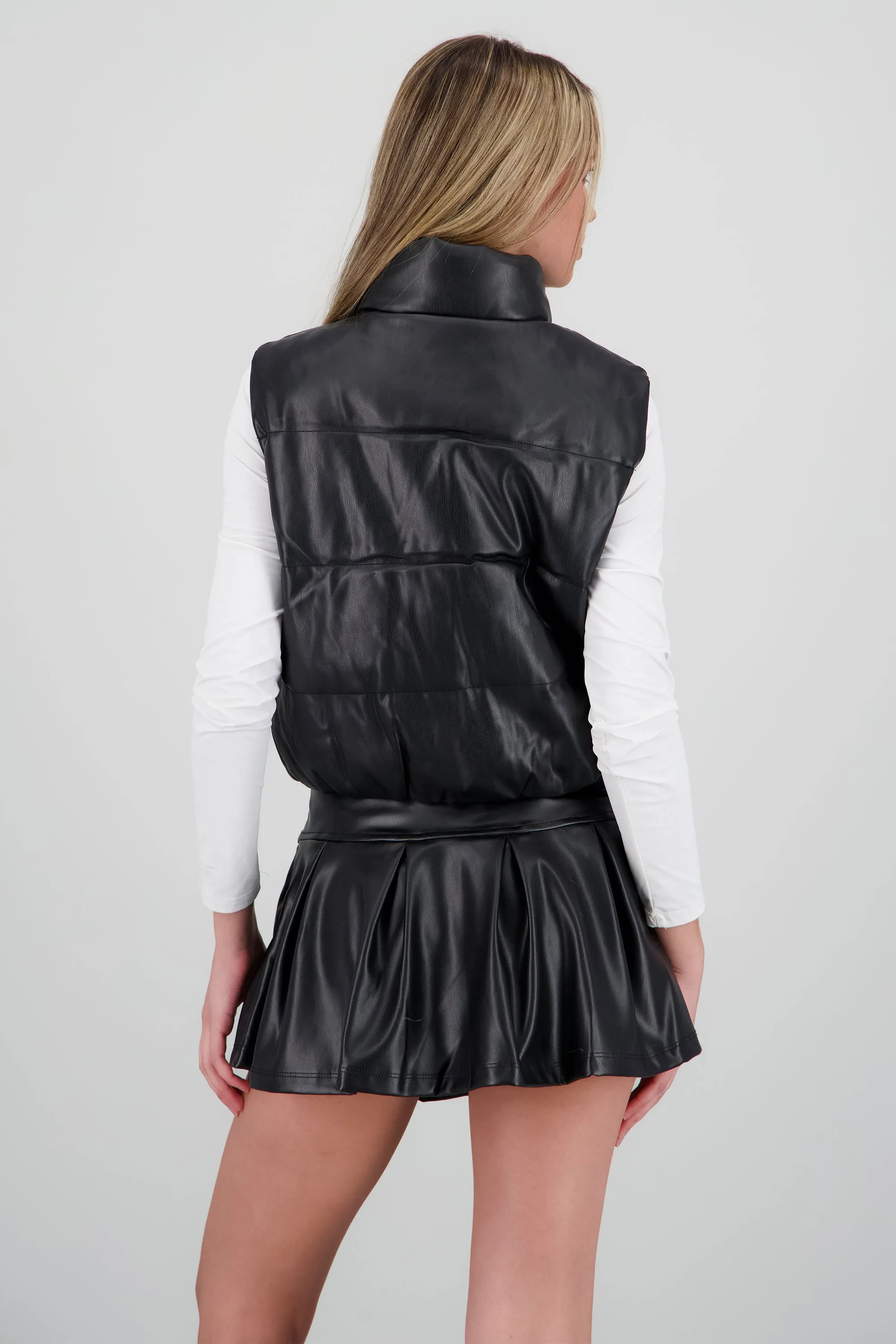 Chaleco puffer con peluche en cuello sold by Shasa product image thumbnail 4