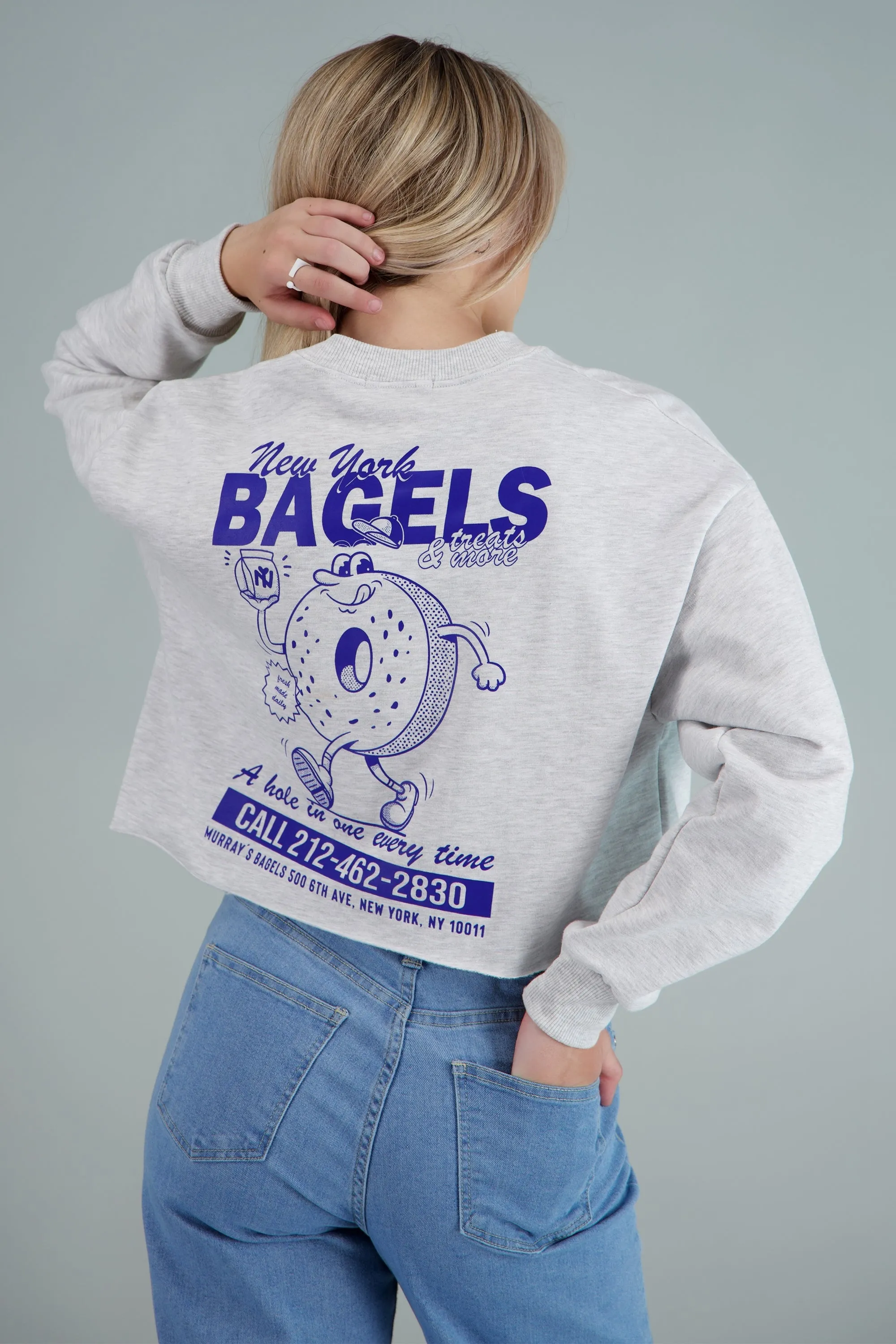 Sudadera crop estampado bagel sold by Shasa