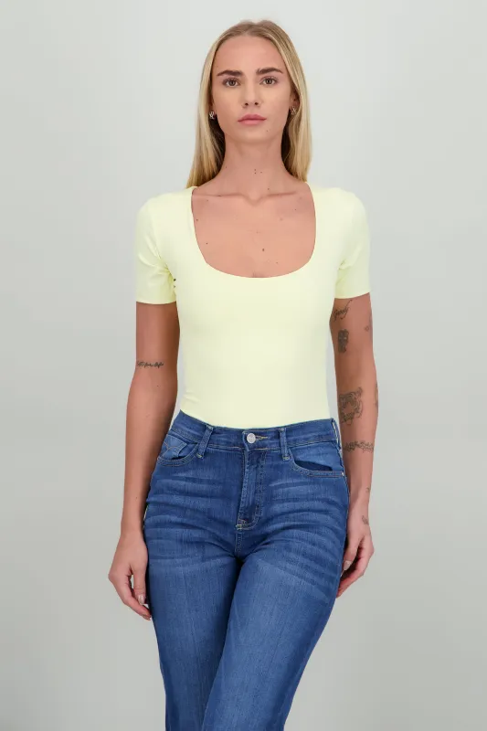 Body cuello cuadrado manga corta sold by Shasa