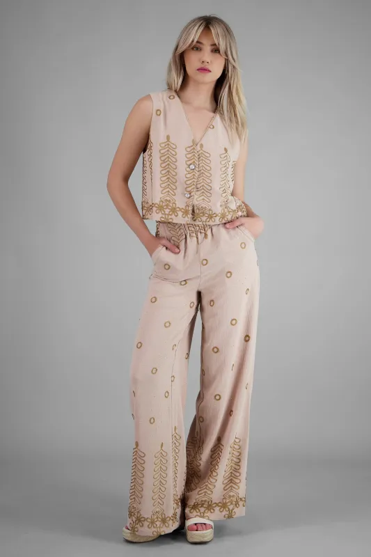 Pantalon recto detalle bordado sold by Shasa