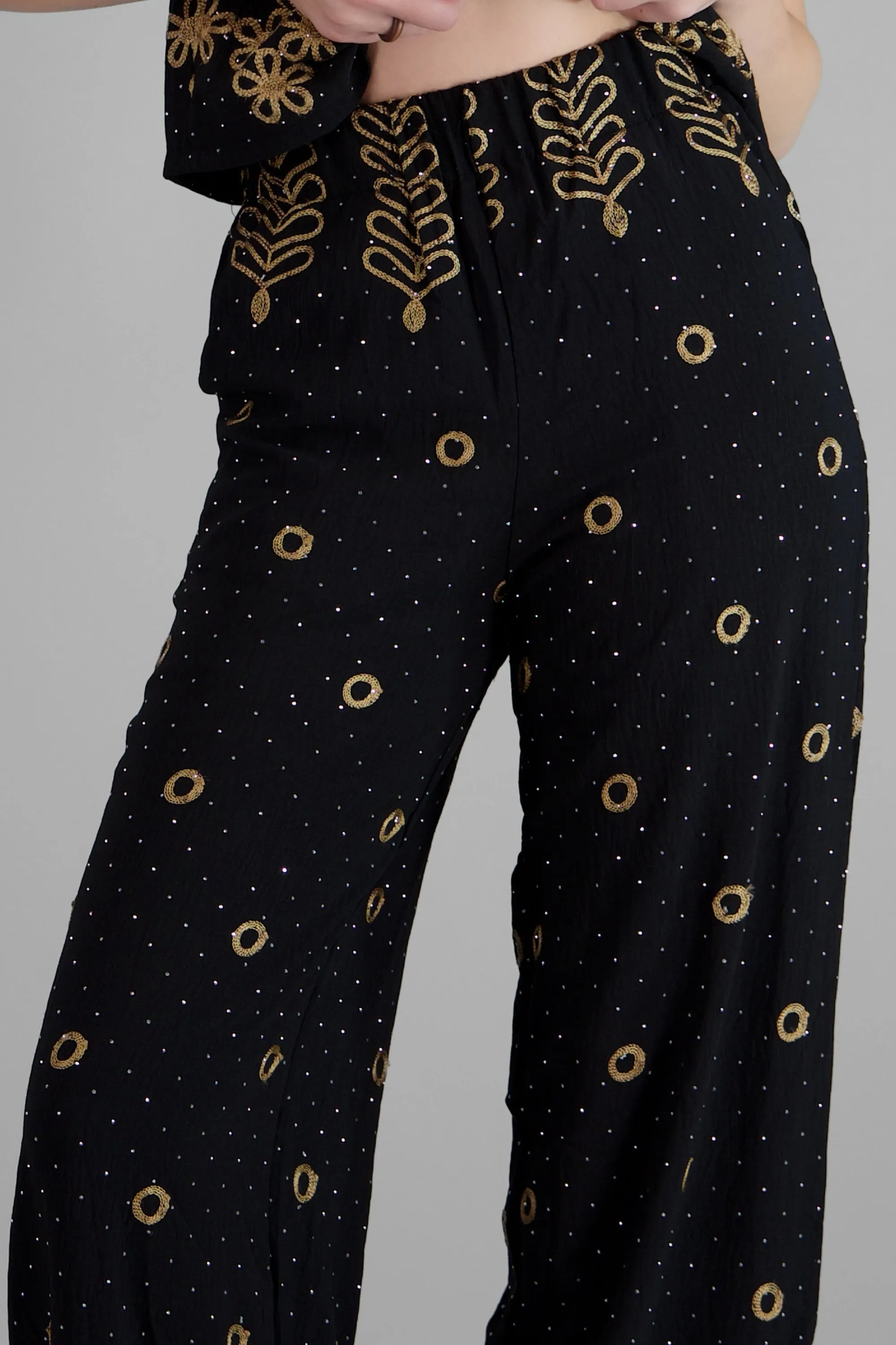 Pantalon recto detalle bordado sold by Shasa product image thumbnail 5