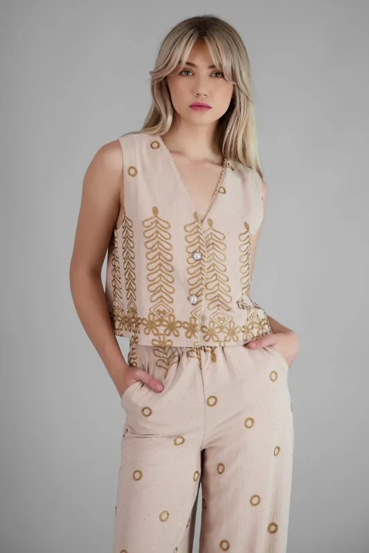 Chaleco corto detalle bordado sold by Shasa