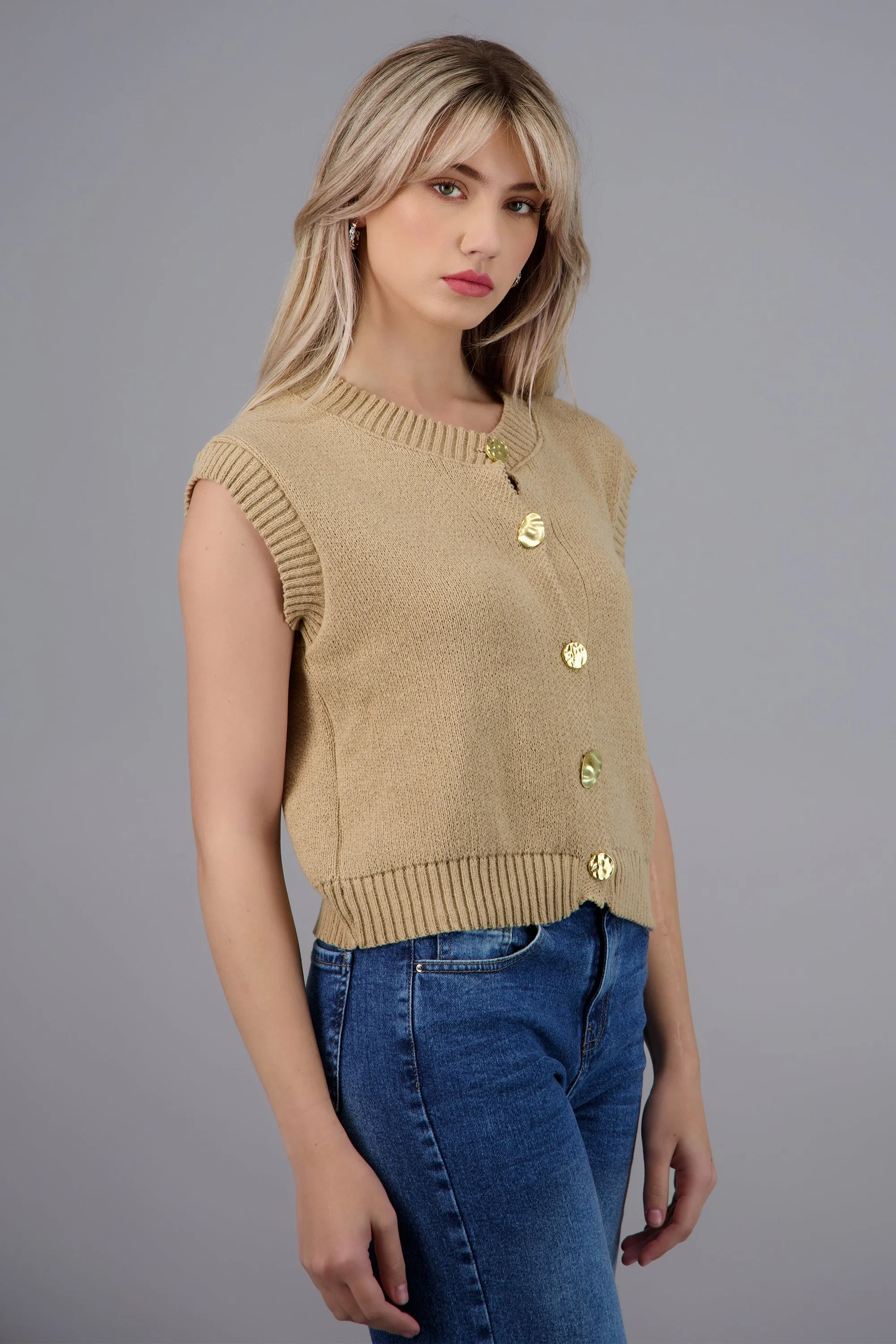 chaleco punto detalle botones sold by Shasa product image thumbnail 3