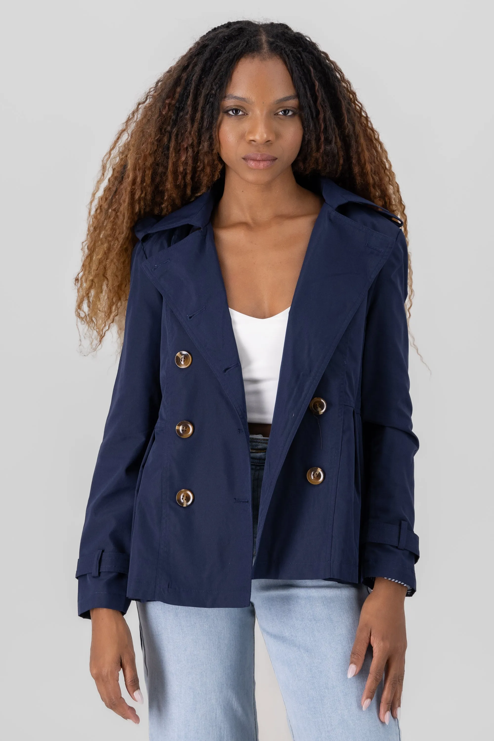 Gabardina corta cinturon sold by Shasa