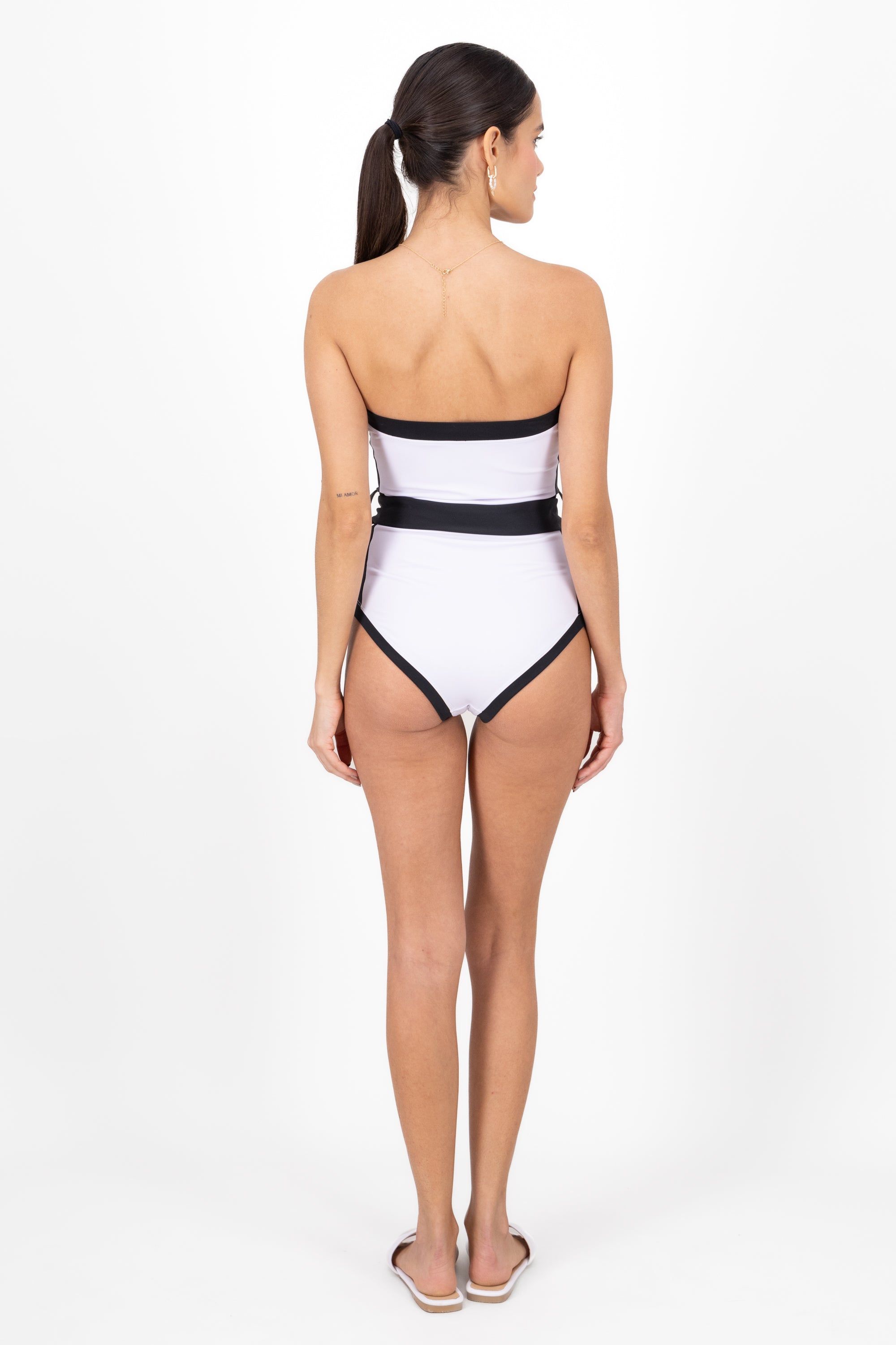 Traje De Baño Completo Detalle Cinturon sold by Shasa product image thumbnail 4