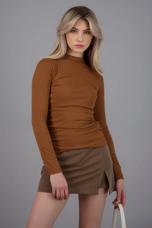 top manga larga cuello alto con frunces sold by Shasa