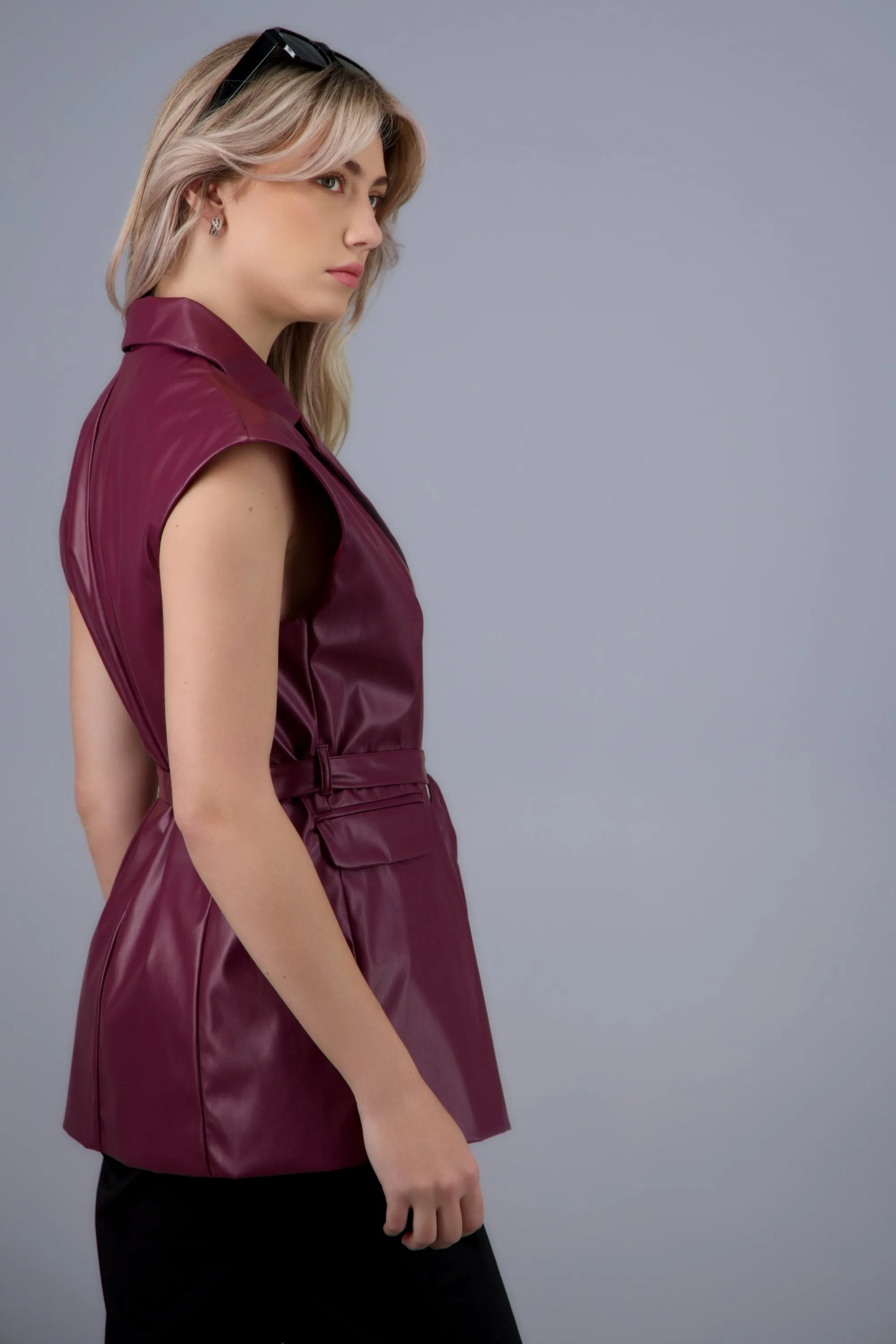 chaleco pu detalle cinturón sold by Shasa product image thumbnail 4