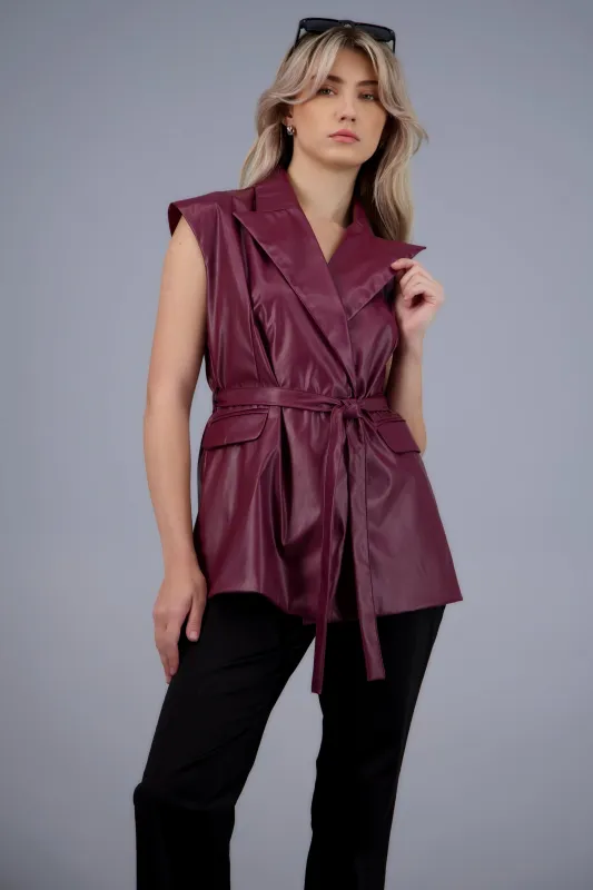 chaleco pu detalle cinturón sold by Shasa