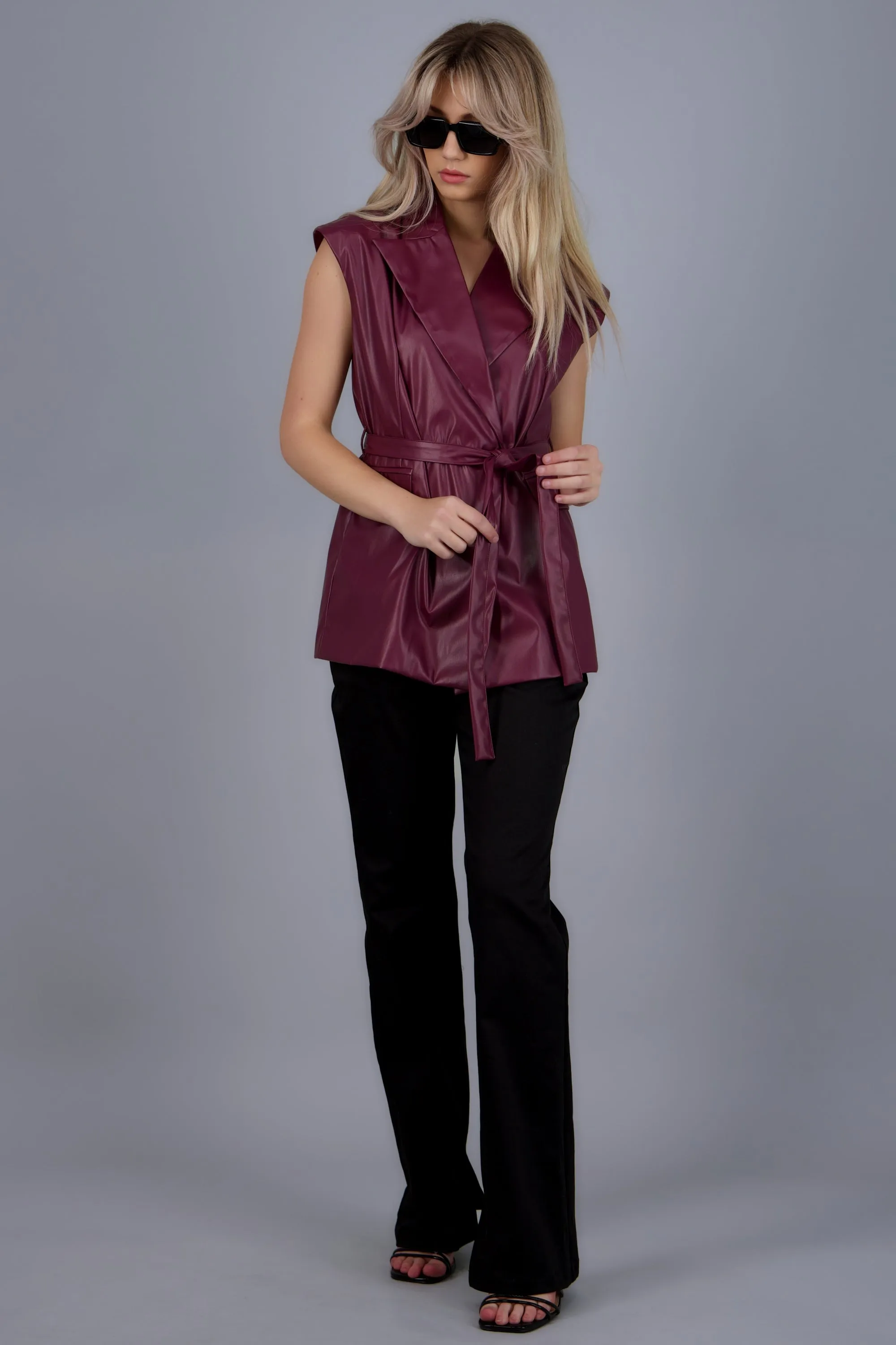 chaleco pu detalle cinturón sold by Shasa product image thumbnail 3